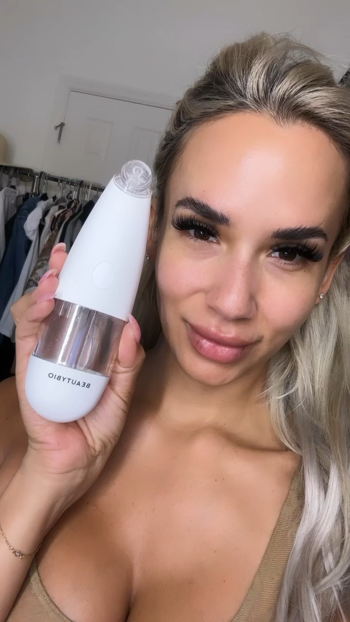 The Beauty Bio Instant Resurfacing & Clarifying Pore Detox Kit from Nordstrom is CHANGING MY LIFE 👀 This is just like an at home HYDRAFACIAL which costs $250 per session. Wait until you see what came out of my pores 🫣 Tap the link to purchase this set! It’s on mega sale at the Nordstrom Semi Annual Sale this week! 

#LTKxNSale #LTKbeauty #LTKsalealert