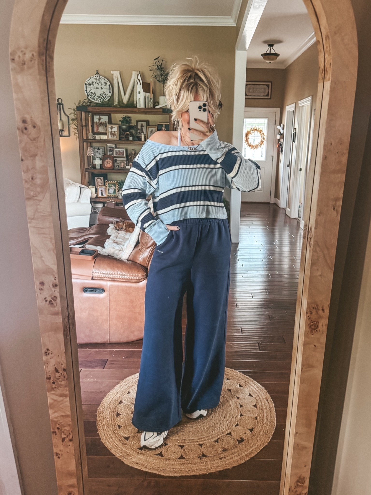 I’m a small in top and a medium long in pants. I’m a size 8/M & 5’6. @Aerie 
#cozyoutfit #aerie #falloutfit

#LTKOver40 #LTKgrwm #LTKootd