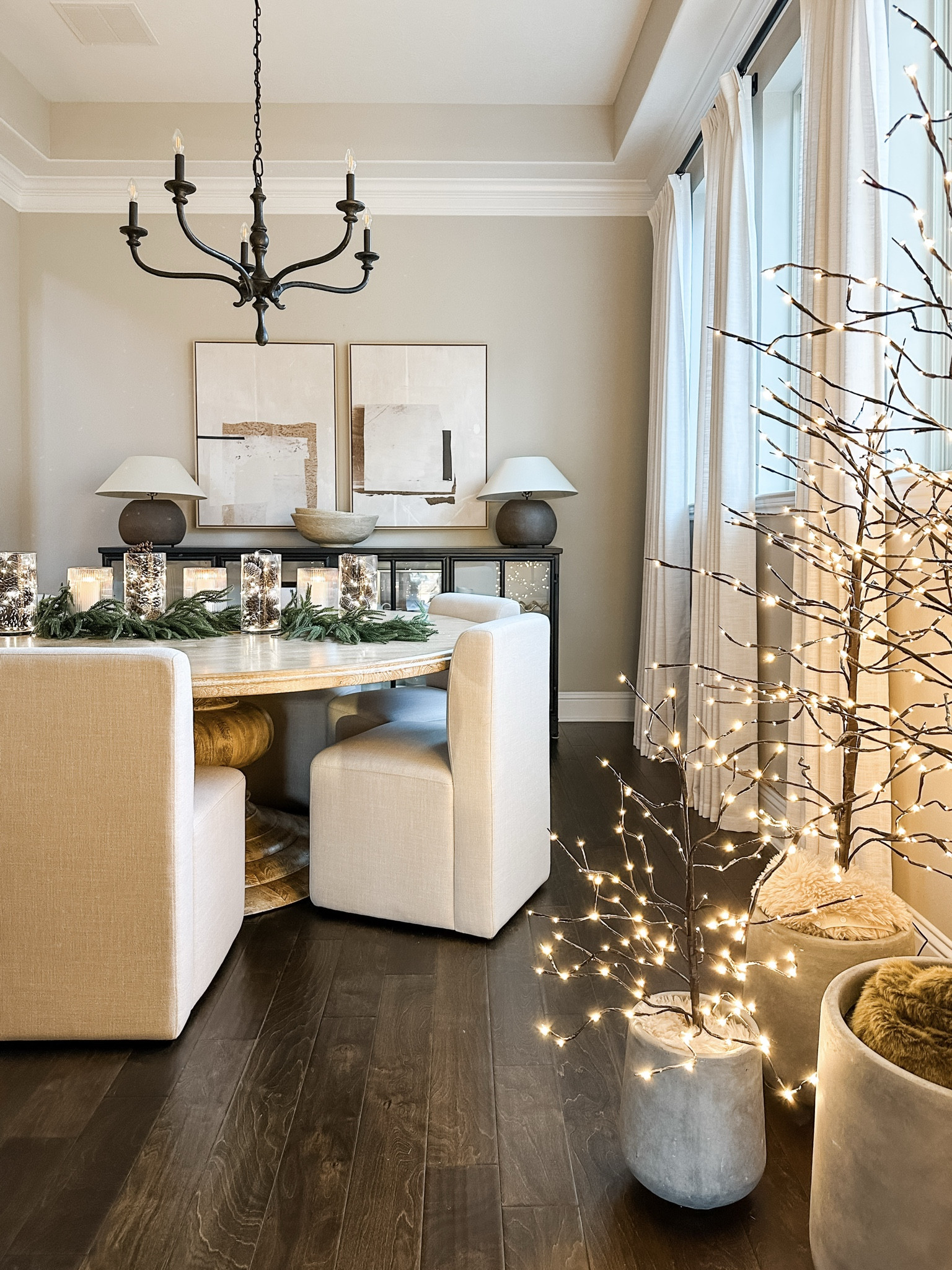 Love the subtle seasonal accents for this dining room setup! 

#LTKSeasonal #LTKHome #LTKHoliday