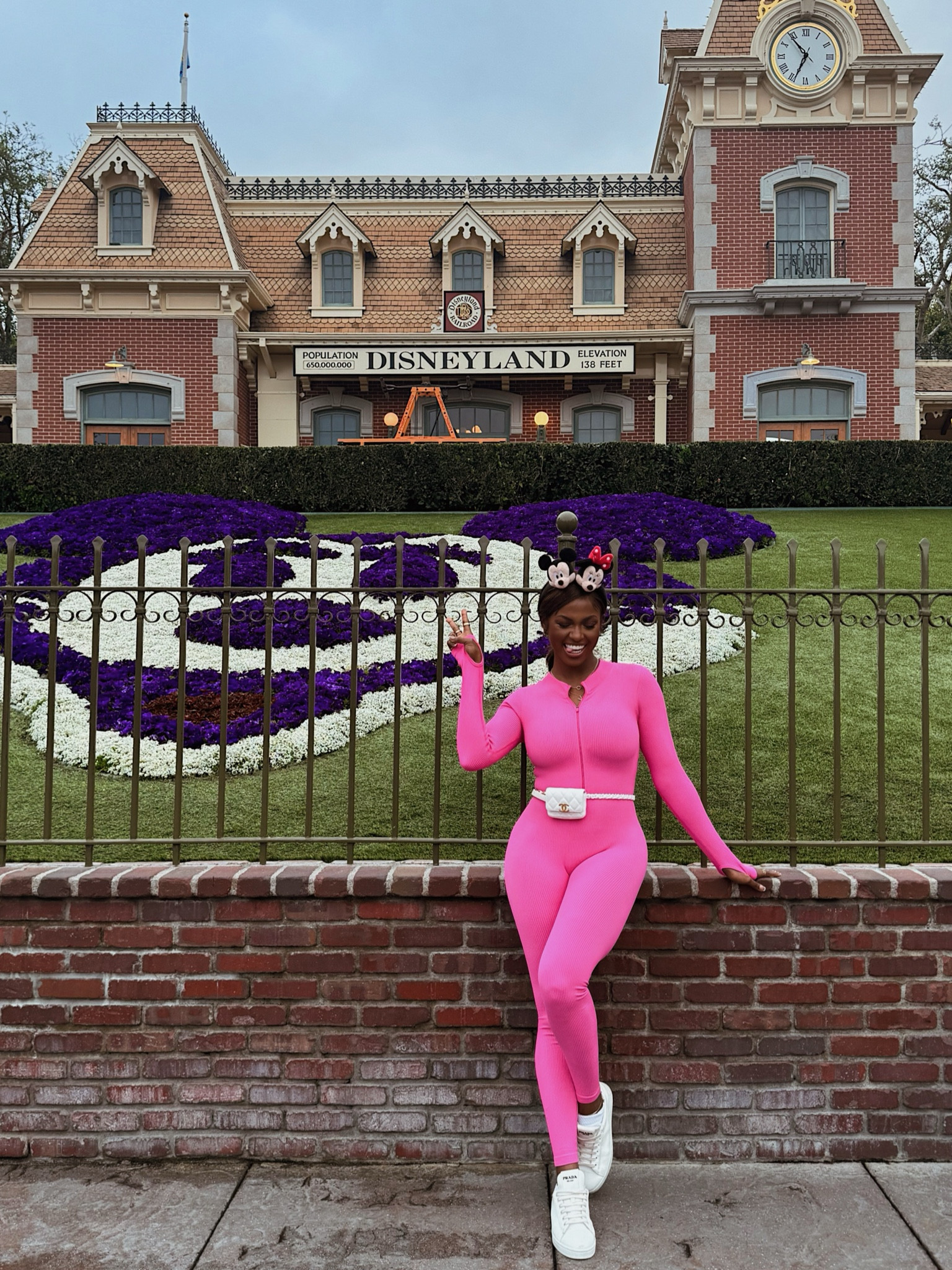 The jumpsuit of my dreams. Comfortable and chic at the happiest place on earth? Sign me upp

#LTKActive #LTKfindsunder100 #LTKstyletip