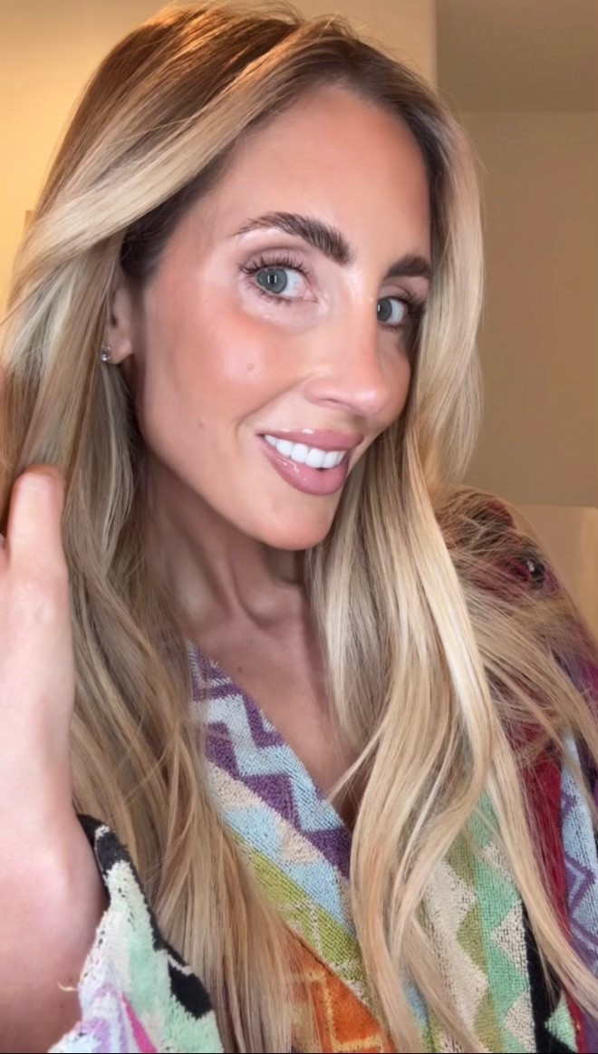 My updated makeup routine! 

Estée Lauder Re Nutriv - Tawny 

Armani Concealer - 4.5 

Gucci- 2 or 3 

Armani eye tint - 22 cashew, 44s blush, 69s burnt Siena chrome 