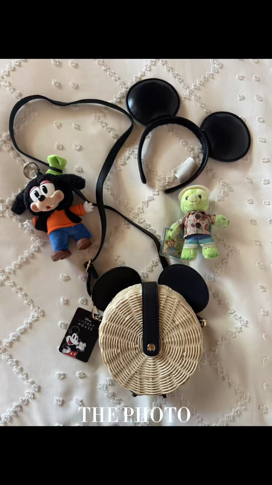 How cute is this Mickey inspired Wicker Purse? Perfect for this summer vacation #disney #DisneyAdult #DisneyInfluencer #DisneyContentCreator #disneytiktok #amazon 
