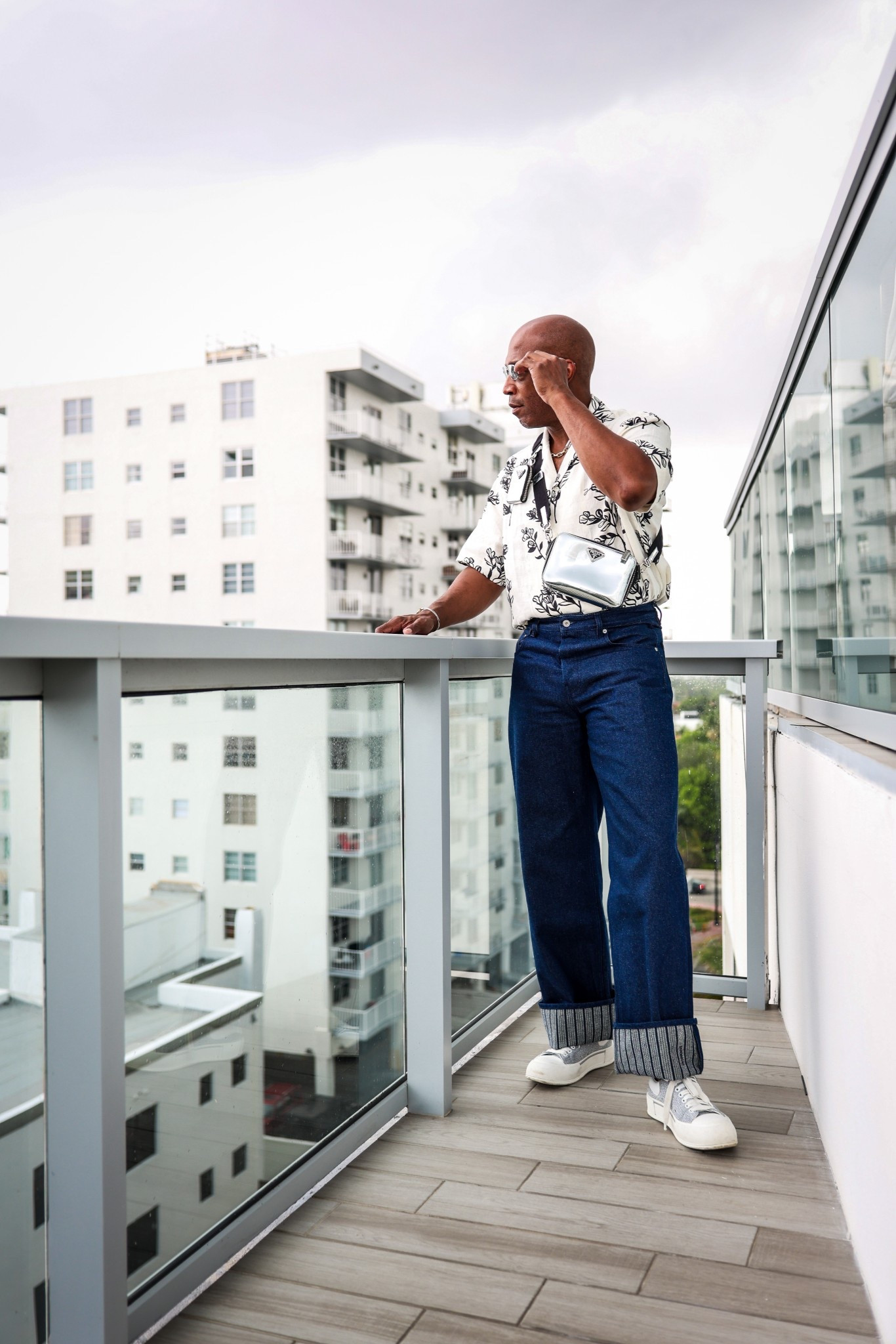 Look! Another set of Swim Week shows calls for another look.

📸: @jenjeanpierre

#miamiswimweek #dcfashionfool #miami ##luxurylifestyle #fashionweeklooks #miami 

#LTKOver40 #LTKMens #LTKStyleTip