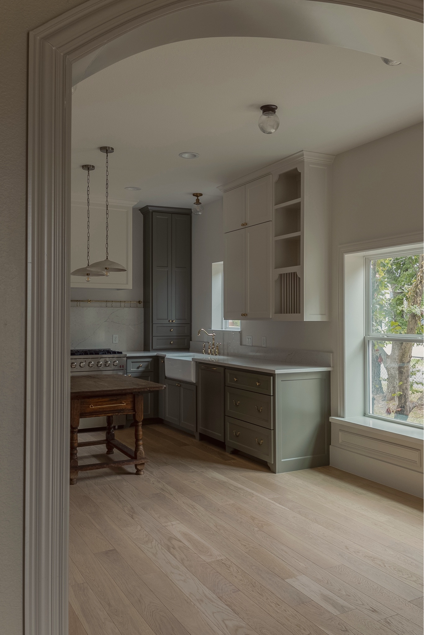Kitchen lights, hardware, facet links✨

Brass hardware, kitchen lighting, brass sink faucet 

#LTKHome