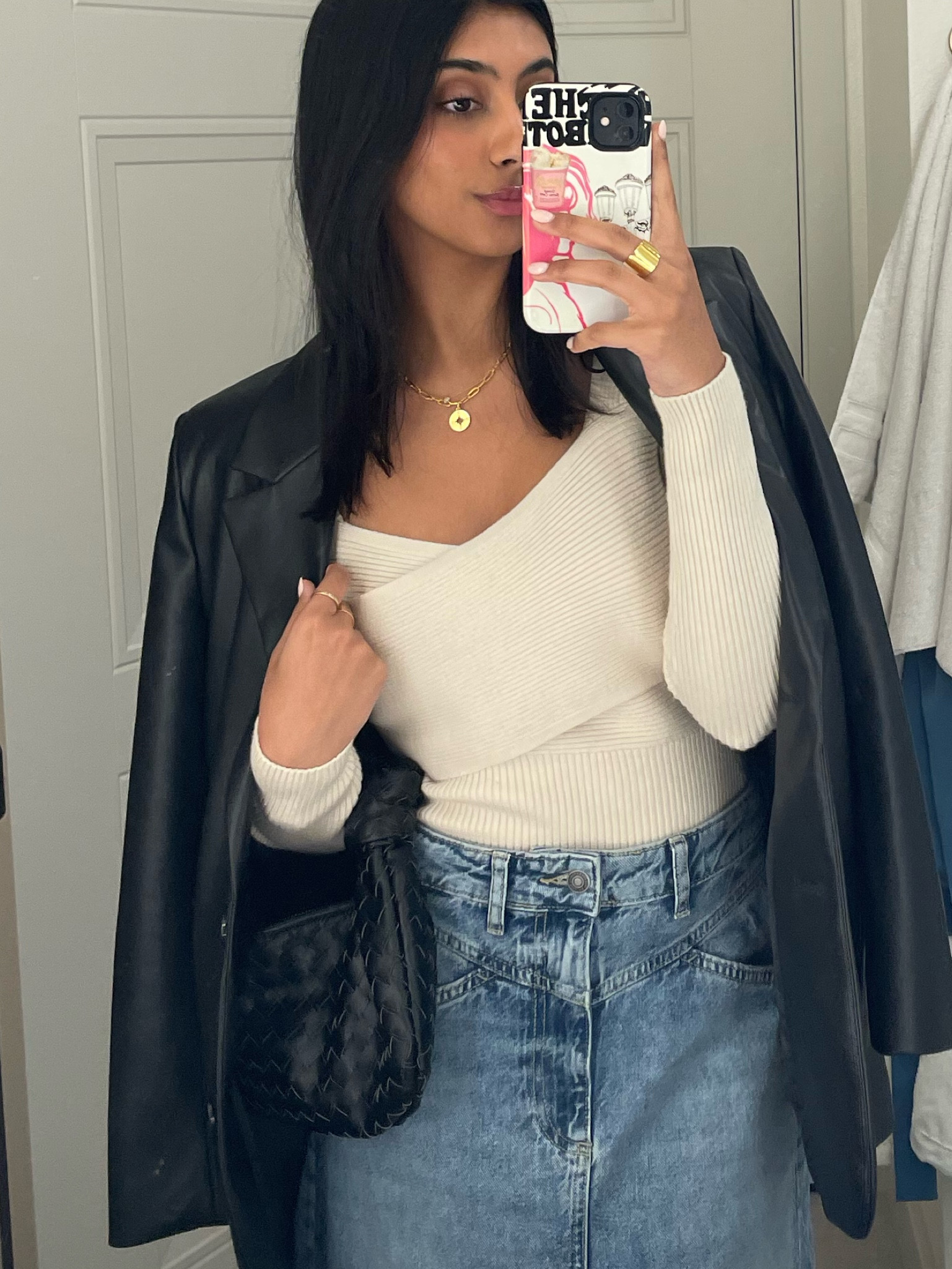 The perfect leather jacket to elevate any outfit!


#andwhataboutit #lifestyle #blog #health #welness #work #workoutfit #maxidenimskirt everydayoutfit #minimalist #newyorkfashion #capsulewardrobe #leatherjacket 

#LTKFind #LTKworkwear #LTKunder100