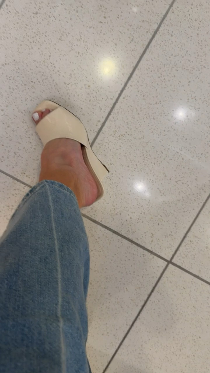 Gorgeous wedge sandals, summer chic sandals, annabrstyle

#LTKOver40