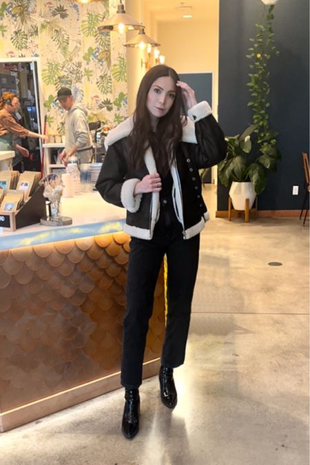 2022 Winter Jacket 🖤☕️

Shearling collar jacket, shearling jacket, black and beige jacket, winter trends, winter outfit, winter fashion, black booties, black mom jeans, casual chic outfit, winter neutral outfit 

#LTKSeasonal #LTKunder100 #LTKstyletip