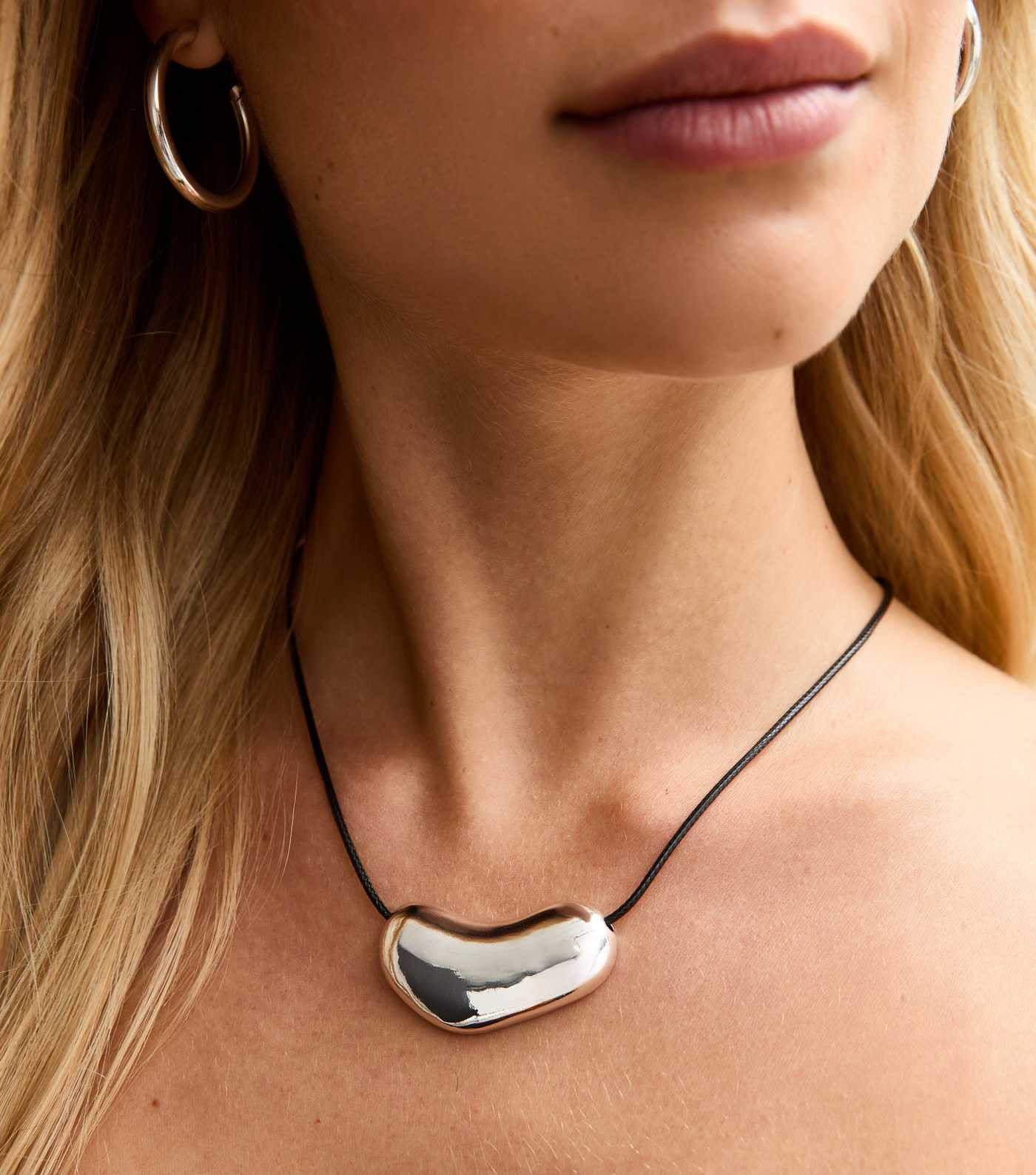 Silver Tone Sleek Oval Dome Rope Necklace | New Look | New Look (UK)