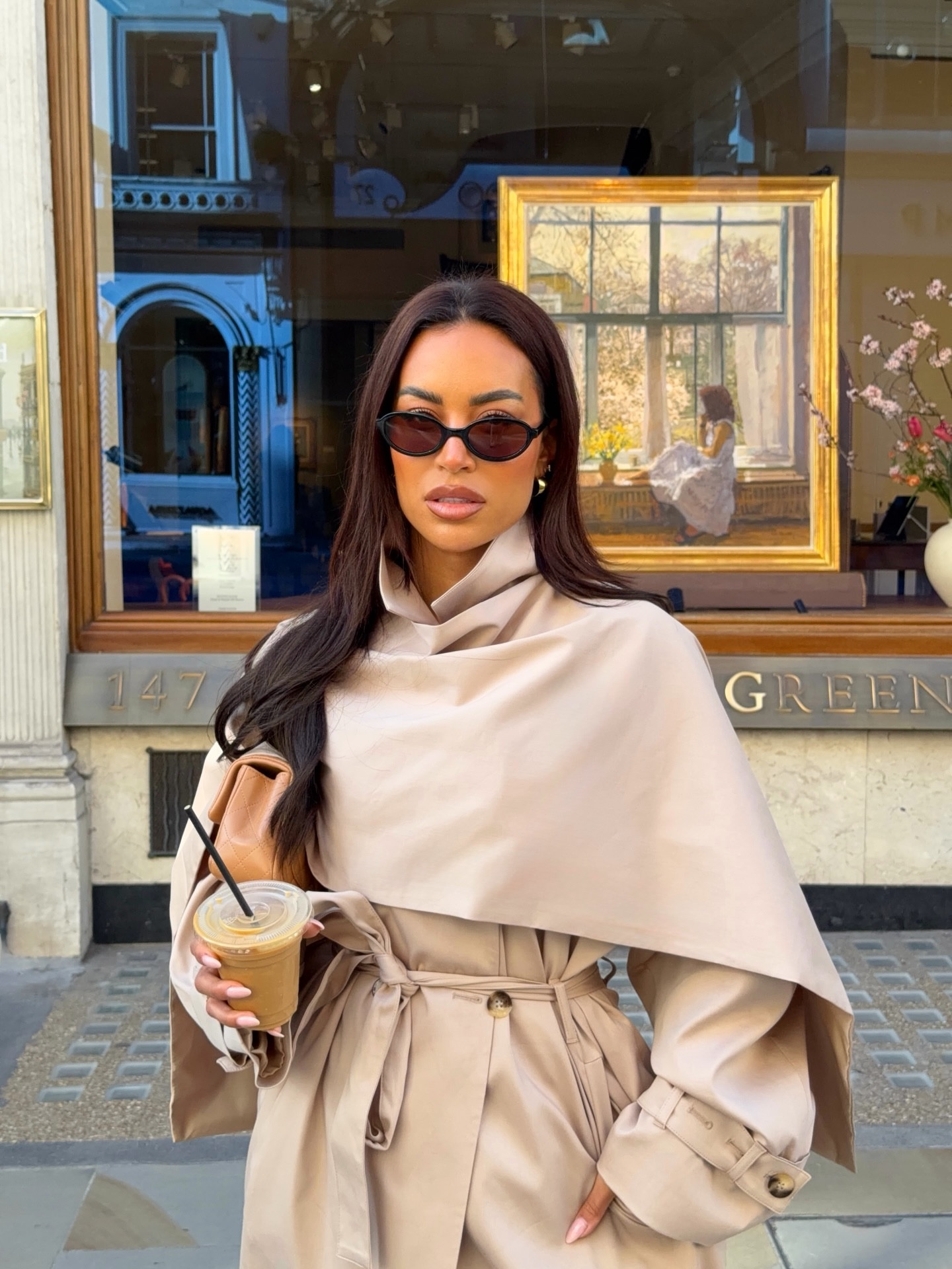 4eva a trench girl <333