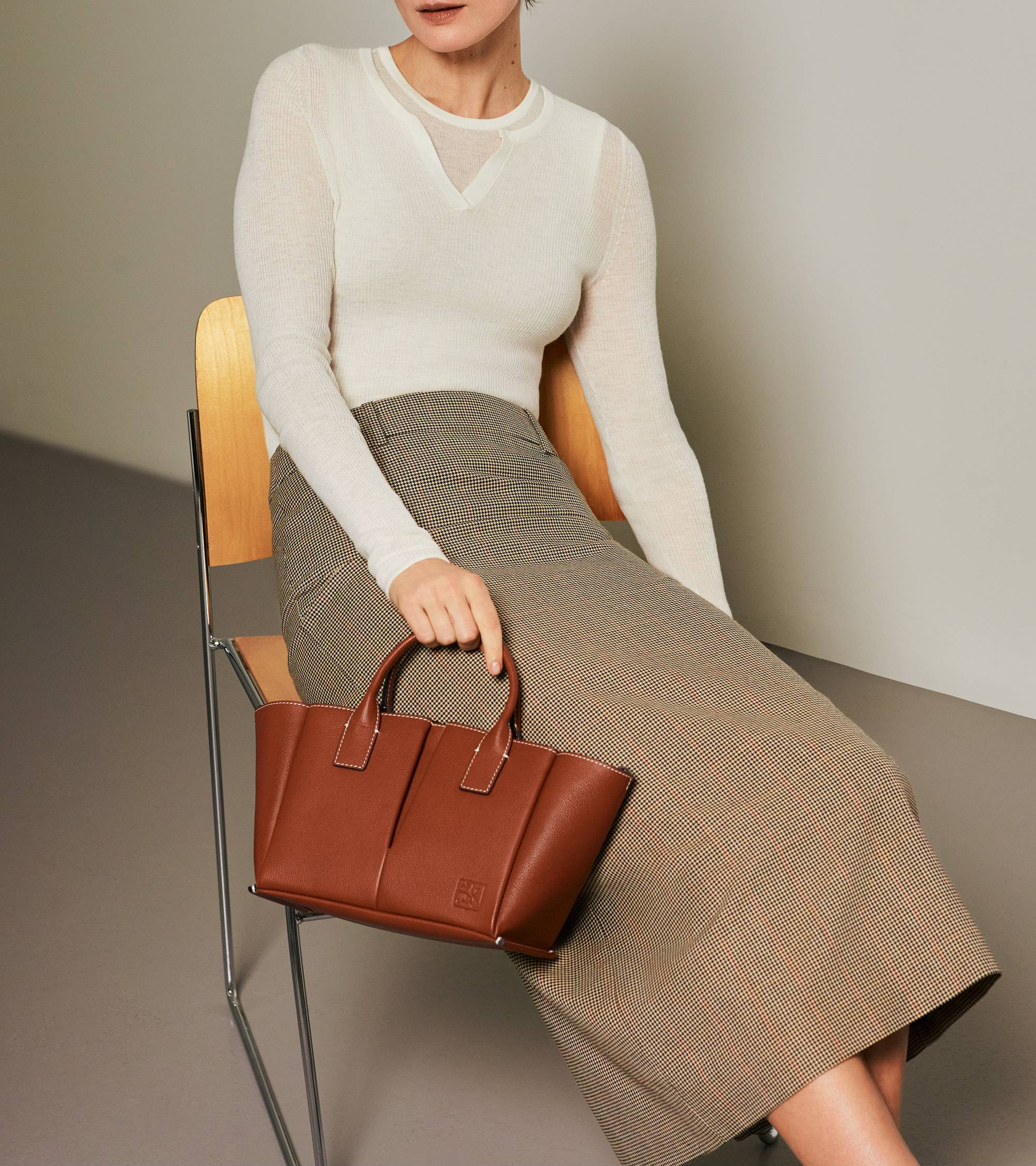 Small Elena handbag in pebbled leather | Le Tanneur