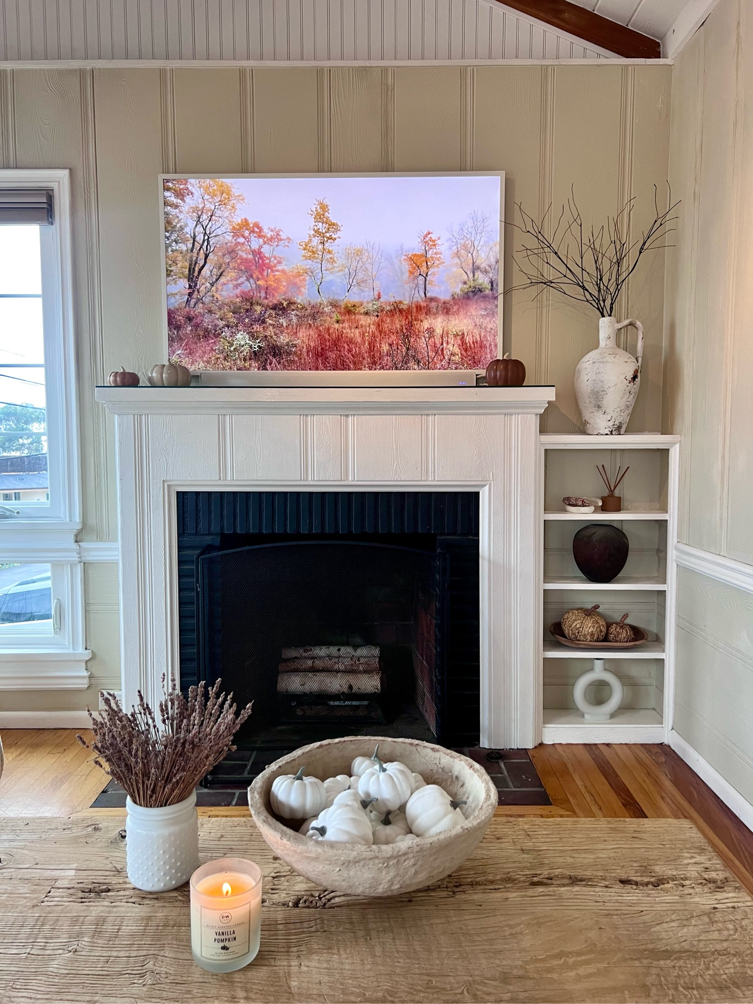 Minimal fall decor 🤍🍂