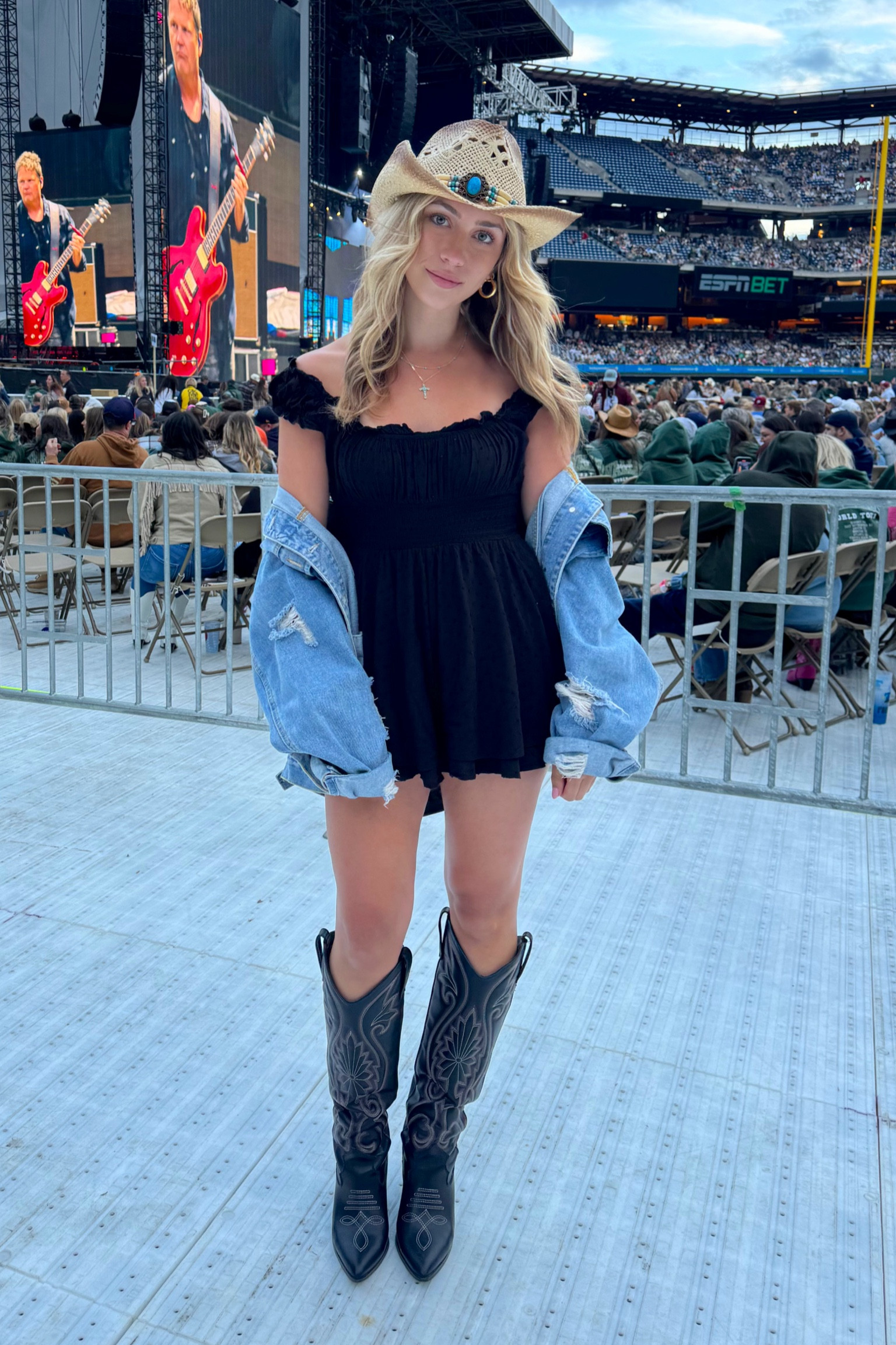 This romper is great to throw on for any occasion! I have it in multiple colors!! 

#LTKSeasonal #LTKFindsUnder50 #LTKFestival