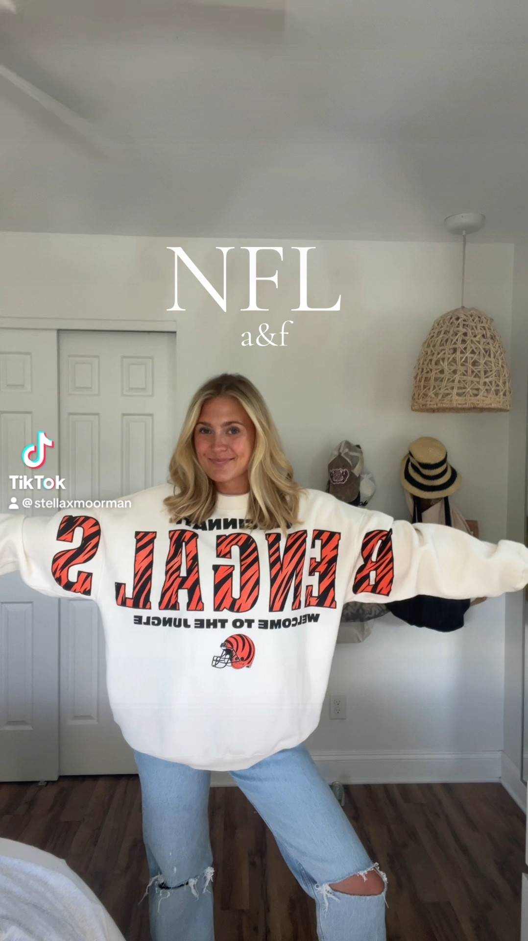 BENGALS CREWNECK 
tis the season 

size large 


#LTKFindsUnder100 #LTKSeasonal #LTKFallSale