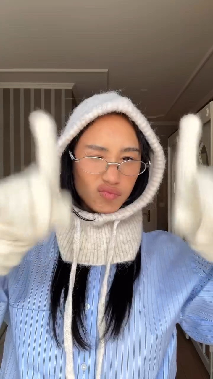 Another day of dressing for the female gaze ☃️🌨️