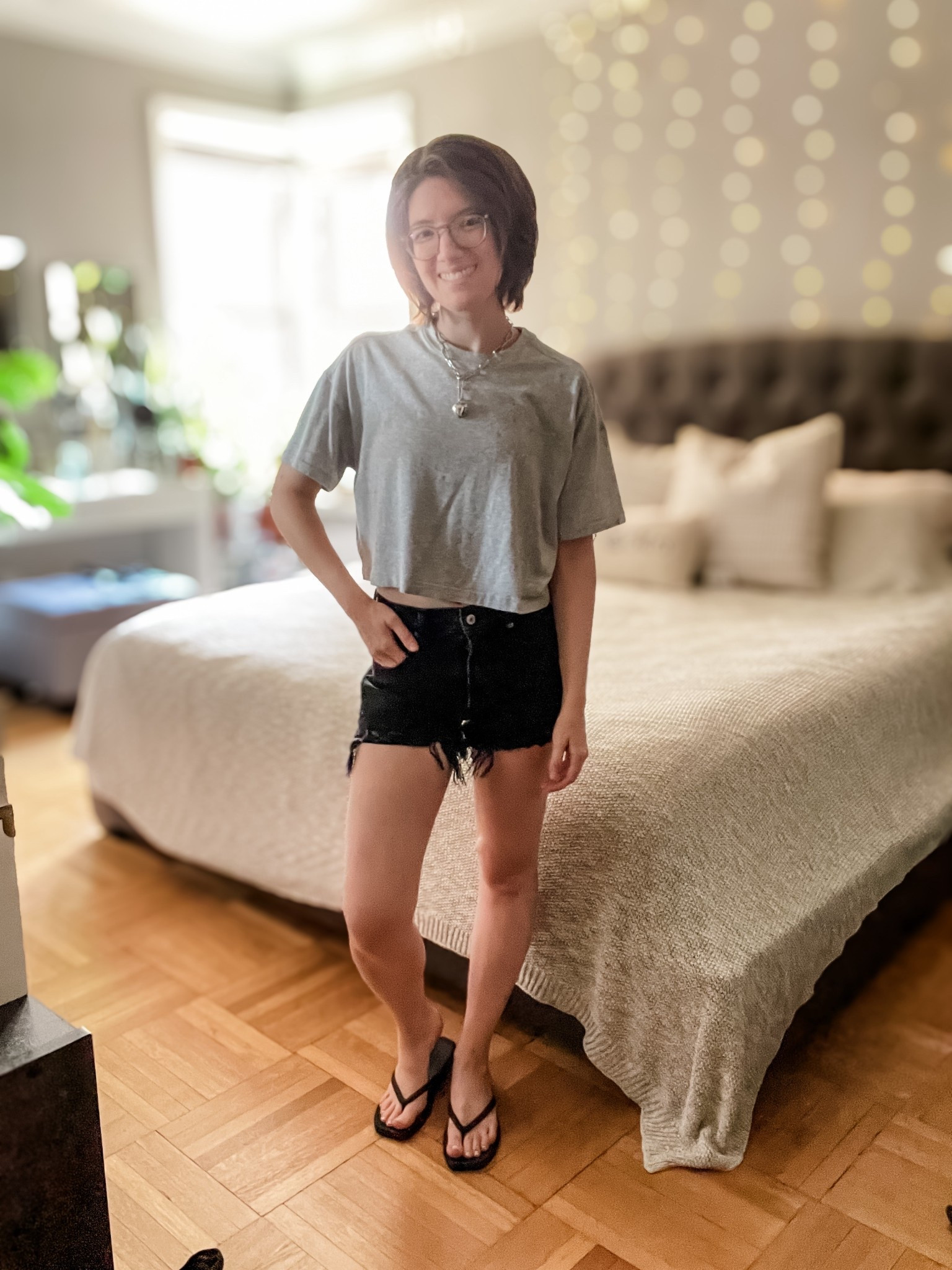 Cropped tee: TTS
Cut offs: TTS
Flip flops: TTS