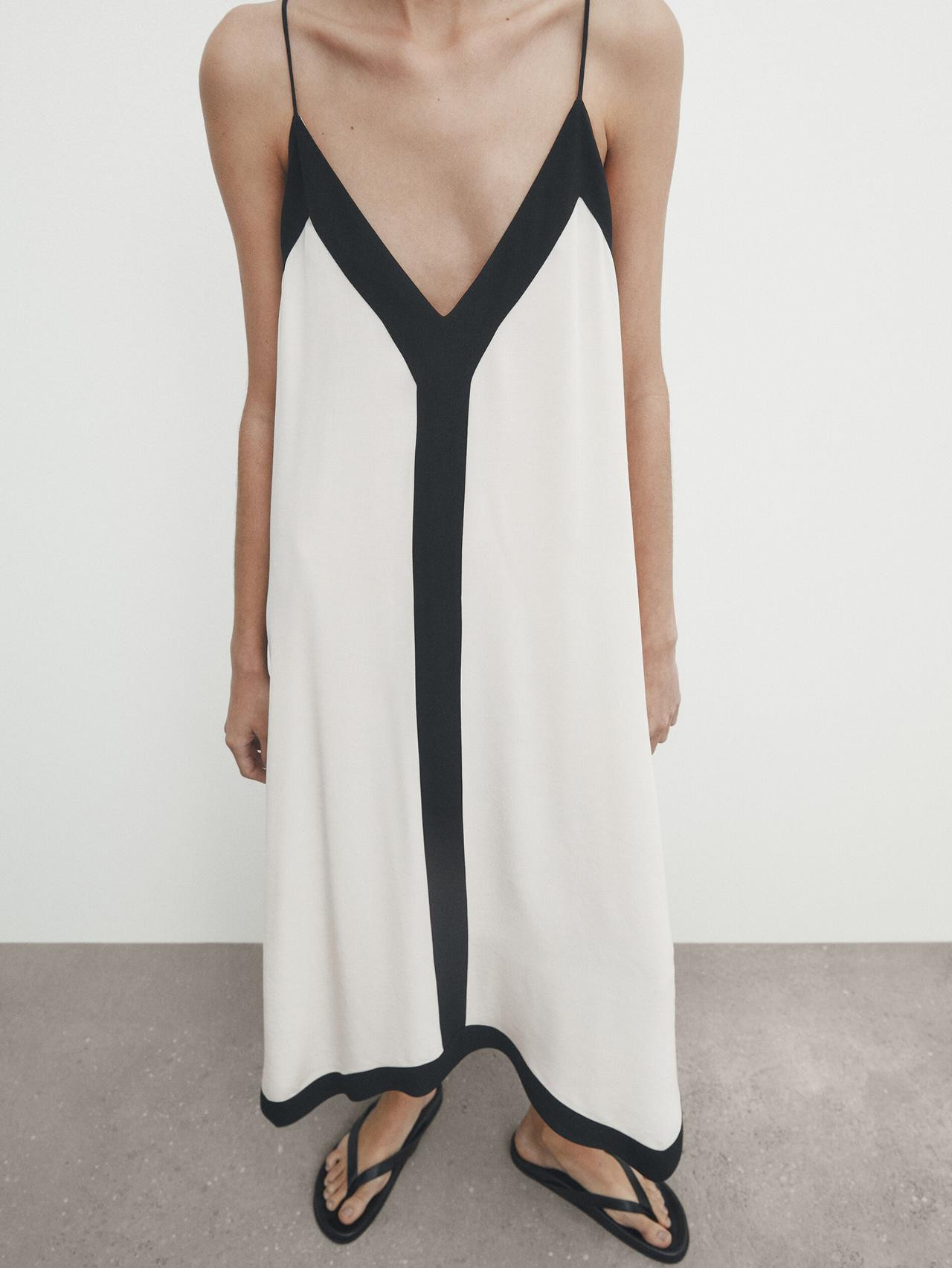 Trägerkleid mit V-Ausschnitt im Kontrast | Massimo Dutti DE