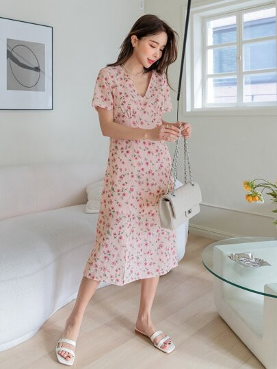 DAZY Allover Floral Print Ruched Bust Dress | SHEIN