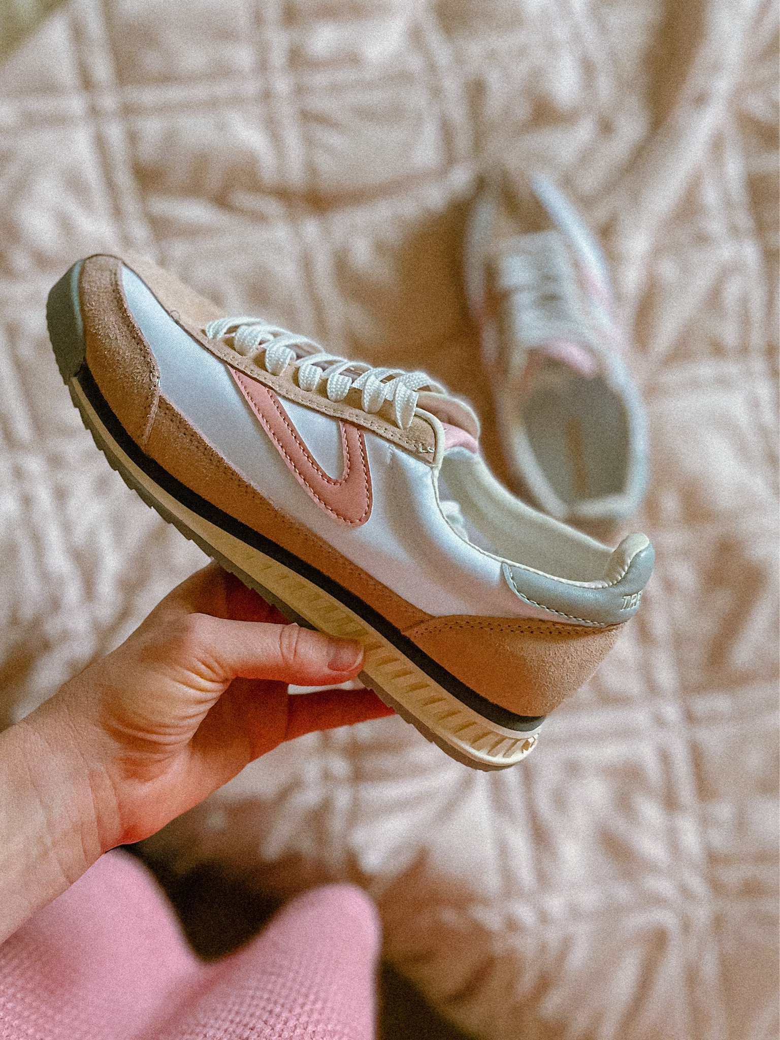 Run, don’t walk! Found these Tretorns at #costco for $20! Currently online at #anthropologie




#tretorn #sneakers #pinksneakers #athleisure #costcofind

#LTKunder100 #LTKfit #LTKFind