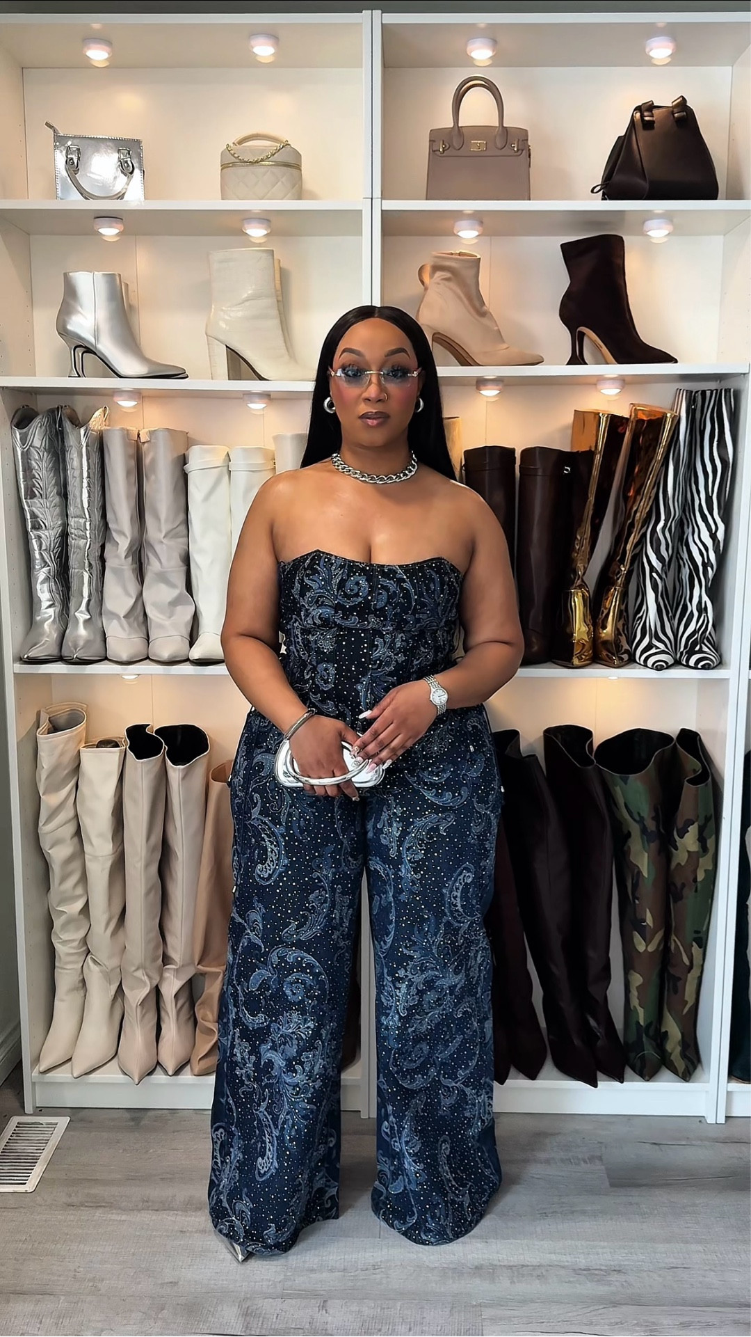 Hey Beauties 🩷

I’m running it back again from @AKIRA  and this is probably my favorite look so far 🥰 Yes I added some shoestrings to the waistband and I also tagged a couple other looks as well 🤭

Top XL
Jeans 1X

#LTKTall #LTKPlusSize #LTKMidsize