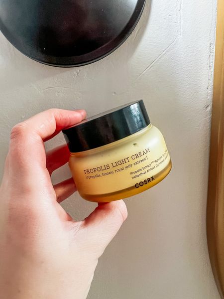 Lightweight propolis moisturizer- an ingredient from bees, a natural sealant to their hives used in skincare to seal in the products and moisture. #kbeauty #competition



#LTKbeauty #LTKFind #LTKunder50