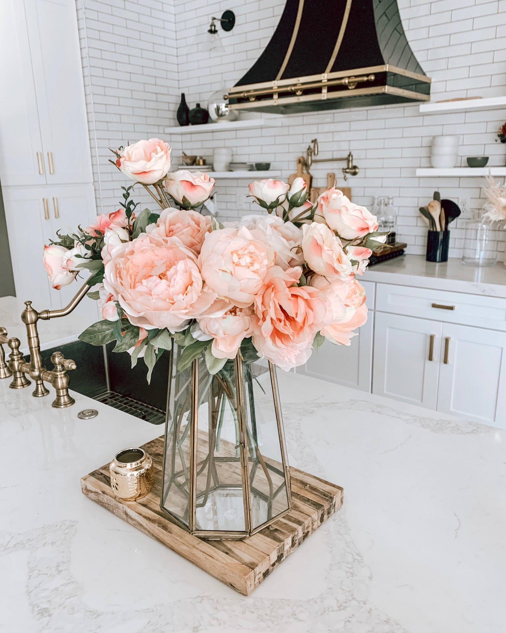 Adding spring touches to our kitchen using some of my favorite faux florals.

Afloral
Spring decor
Kitchen decor
Home decor
Easter decor 

#LTKHome #LTKSeasonal #LTKStyleTip