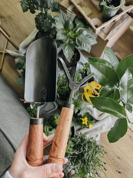 Got my aesthetic gardening tools - you know I wouldn’t have it any other way





#LTKfindsunder50 #LTKhome