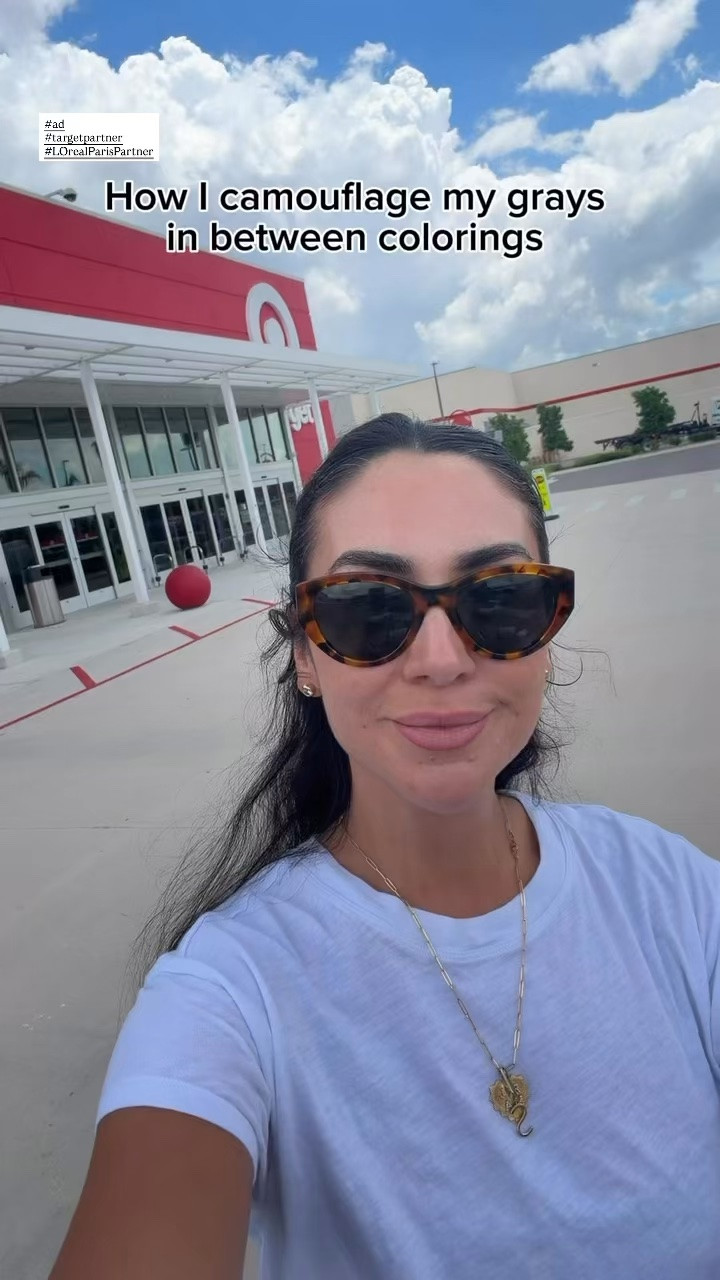 #AD Busy mom hack 👏🏼 because somehow my grays always decide to show up when I have approximately ZERO time to deal with them 😂 L’Oréal Paris Magic Root Cover Up is one of those little things that makes me feel instantly more put together — literally in seconds 🙌🏼 Grab it on your next @target run!

@lorealparisusa @target #targetpartner #LOrealParisPartner #target LOrealParisHairColor