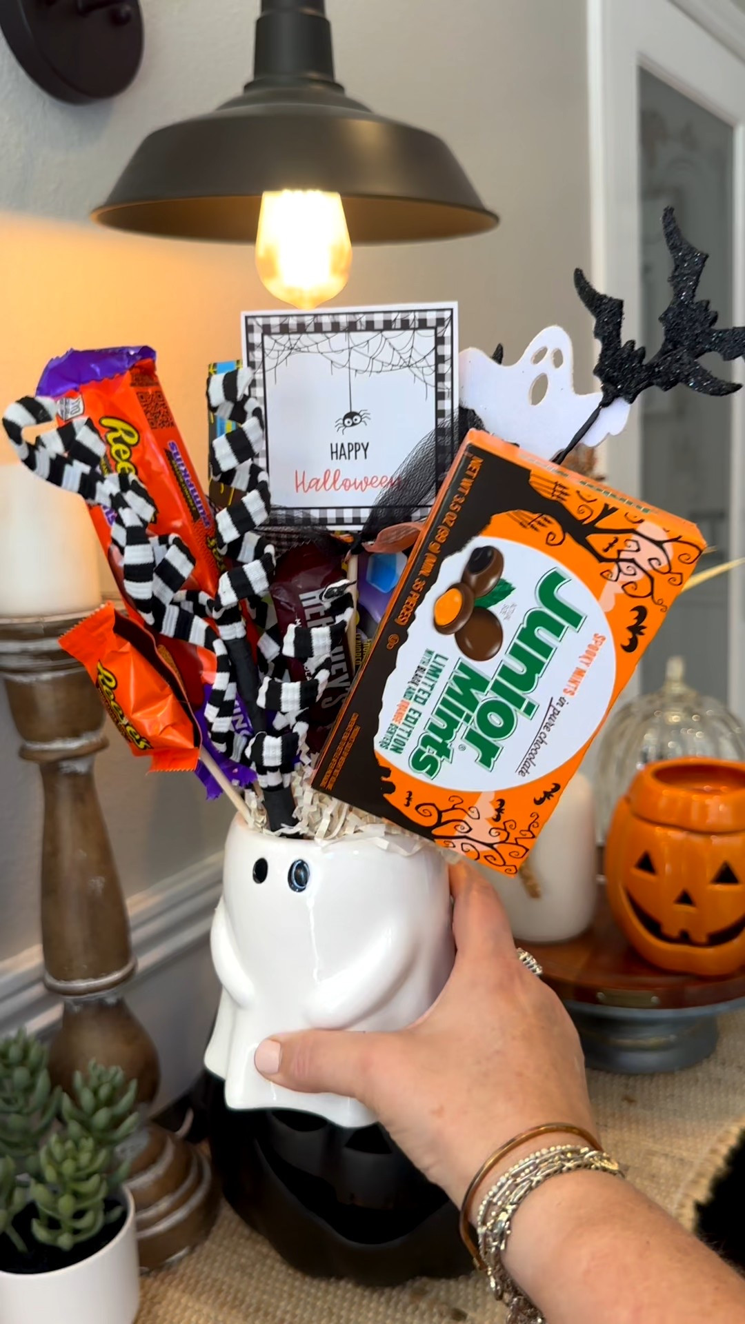 Have you ever heard of a boo bouquet?! I haven’t either, I just made it up! If it’s not a thing it should be! I just love how it turned out. So fun to BOO someone 🖤👻

#LTKHome #LTKSeasonal #LTKParties