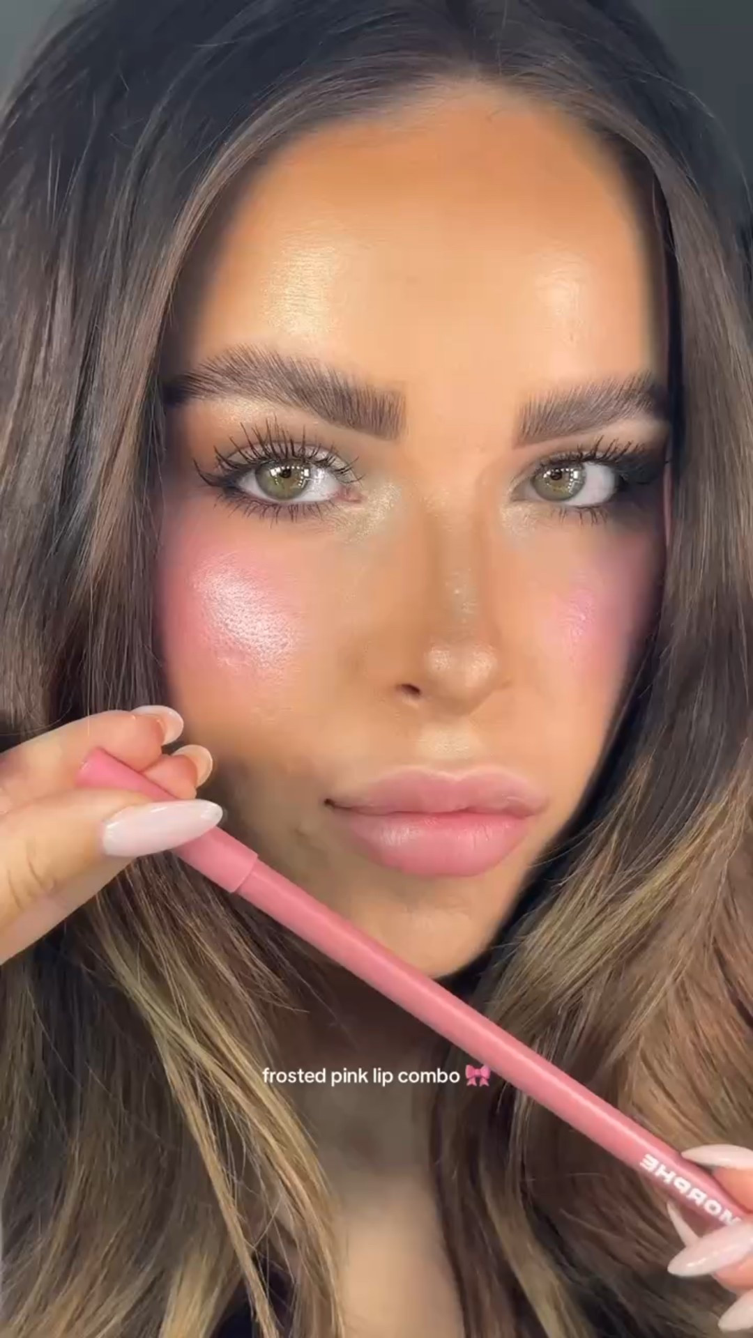 frosted pink lip combo 🎀 using @Morphe Cosmetics lip liner in bubble bath + @Lancôme juicy tube in simmer #lipcombo #lipcombotutorial #lipcombos #makeuptutorial #makeupinspo