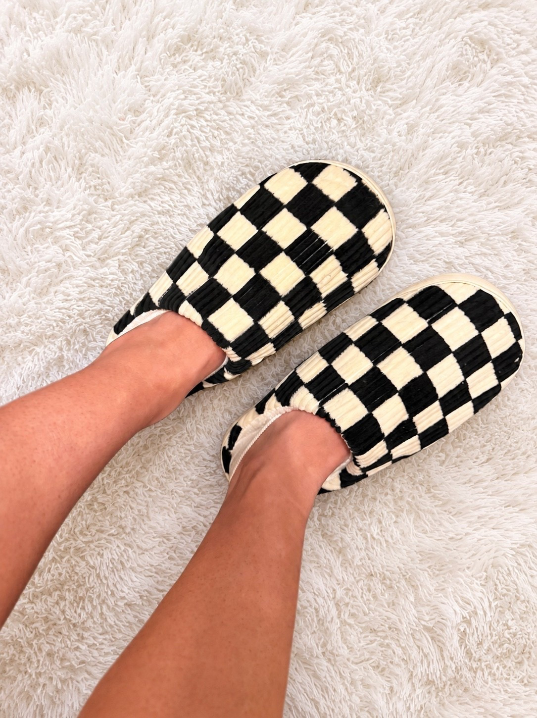Cozy, cute, and only $9.99 🖤🤍 These checkered slippers are such a fun little Amazon find for lounging around the house!

#AmazonHomeFinds #CozySlippers #AffordableAmazonFinds #CheckeredStyle

#LTKgrwm #LTKdayinmylife #LTKmorningroutine