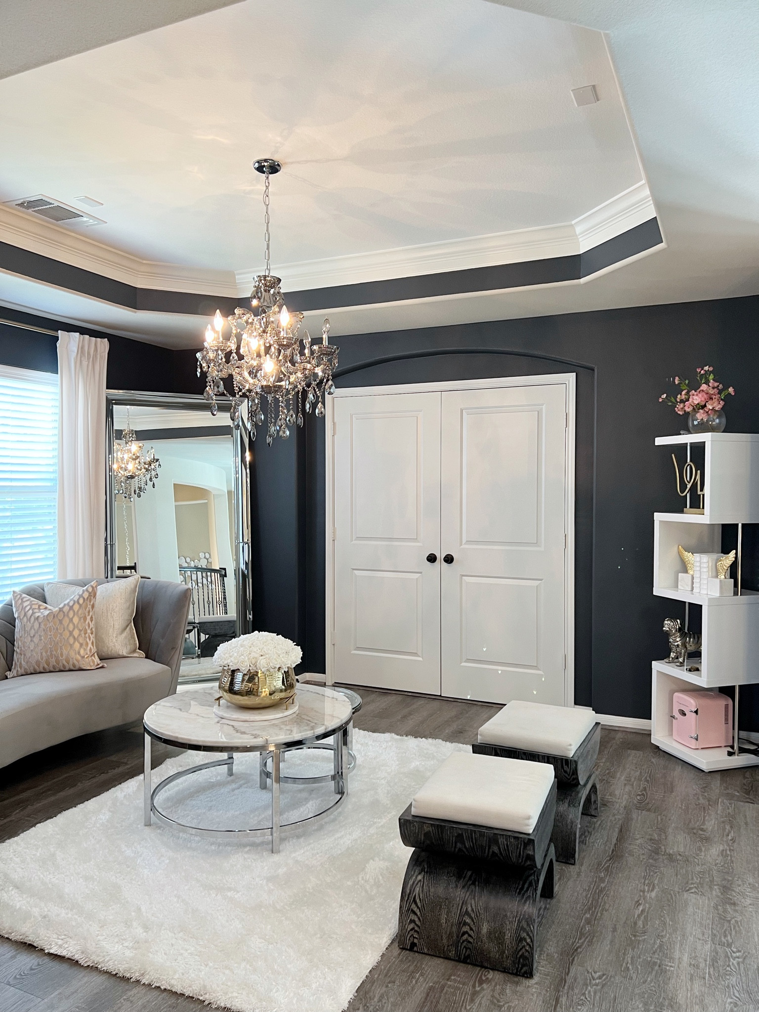 Shop items in this space #homeofficedecor #sittingroom #homeoffice #homedecor #officedesk #officefurniture 

#LTKFind #LTKhome #LTKsalealert