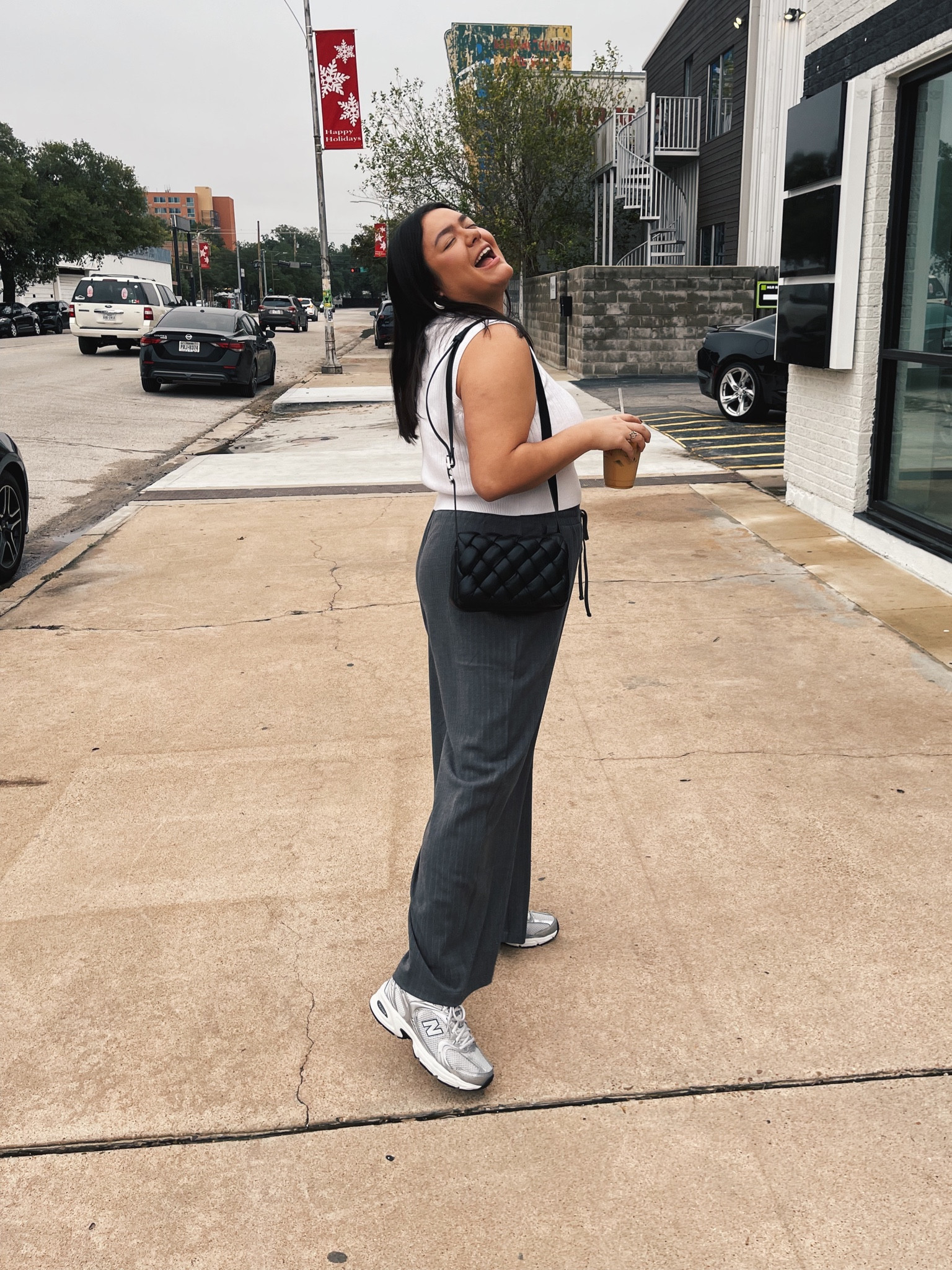 A lil coffee run ☕️

#LTKmidsize #LTKstyletip