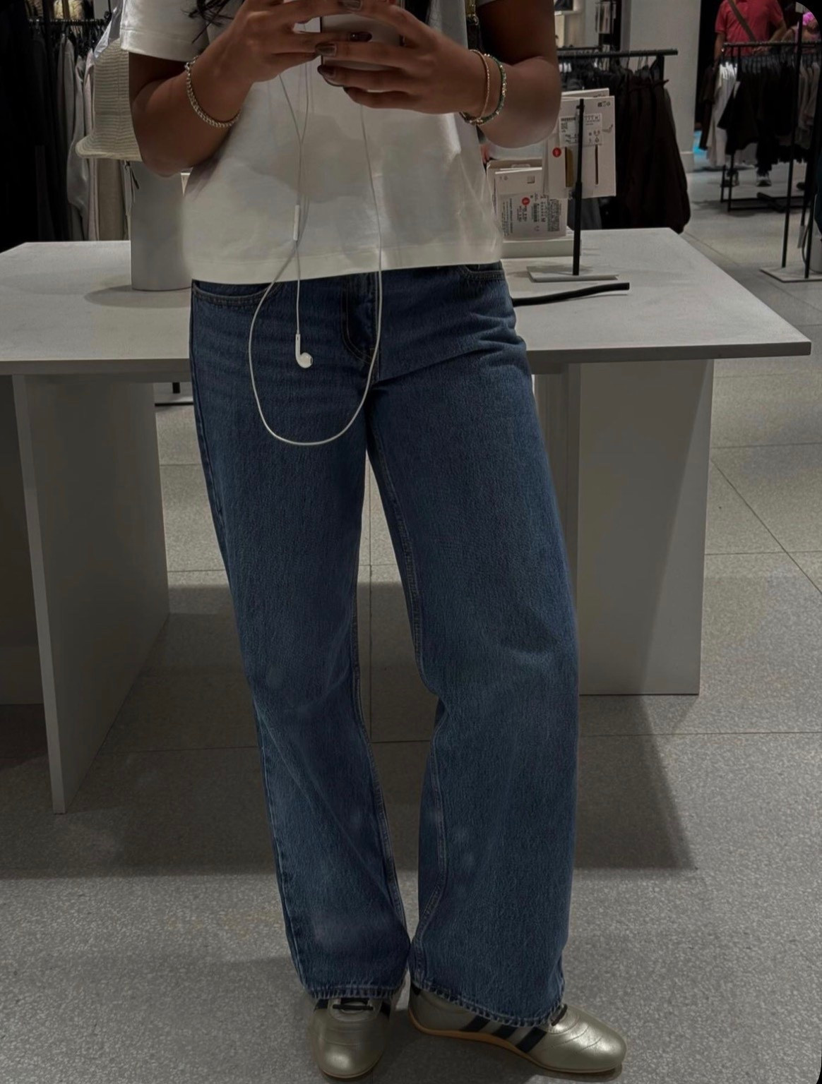 #LTKfit #LTKshoecrush #LTKunder100 #SilverSambas #AdidasSamba #CleanGirlAesthetic #StreetStyleInspo #MinimalistStyle #ModelOffDuty #StraightLegJeans #DenimStyle #EverydayOutfit #CasualChic #MetallicSneakers #OOTDInspo