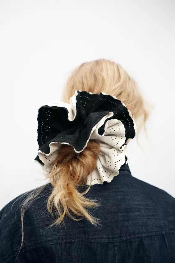 LARGE EMBROIDERED SCRUNCHIE | Zara US