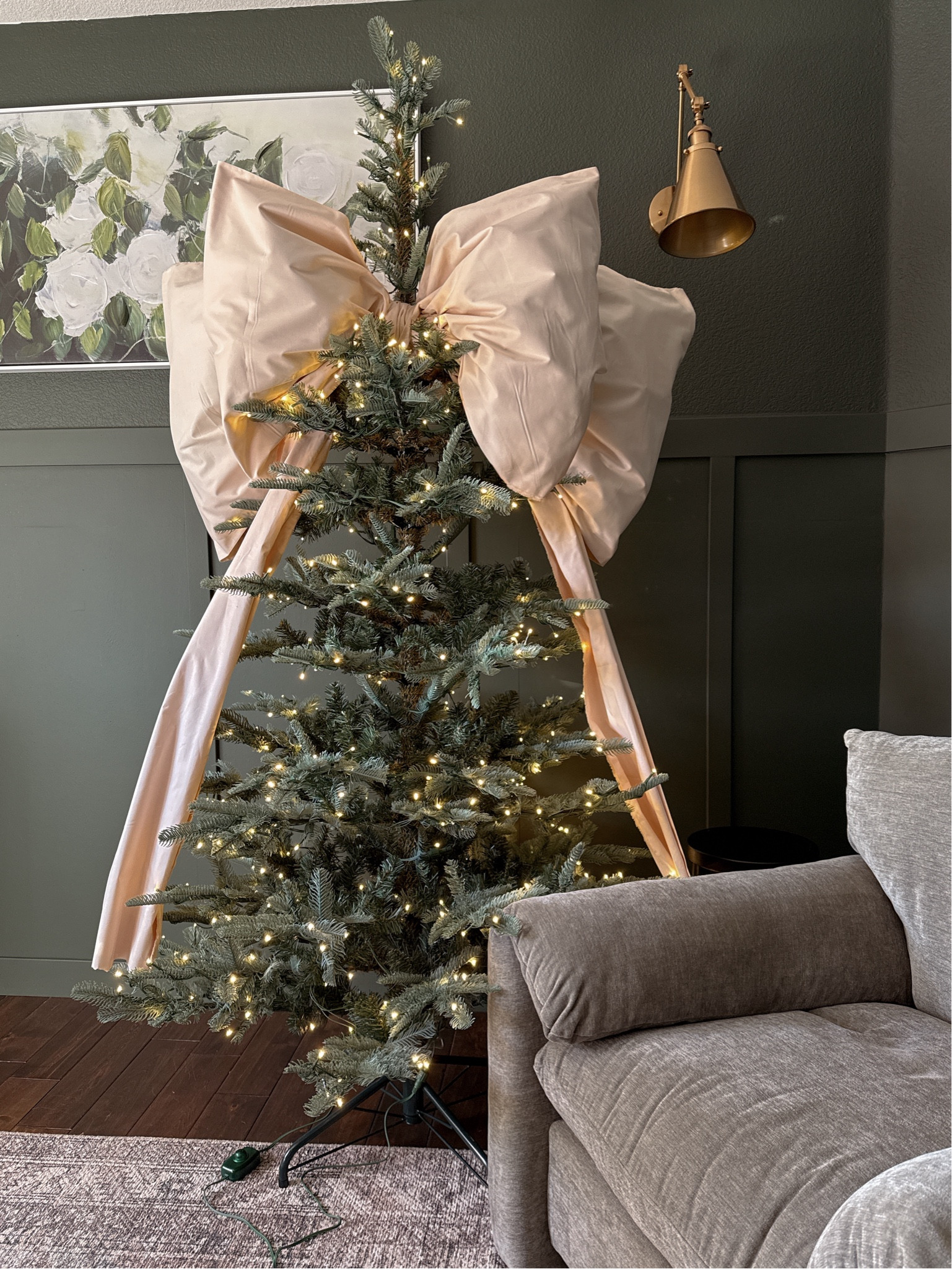A girly Christmas tree! 

#LTKHome #LTKHoliday #LTKSeasonal