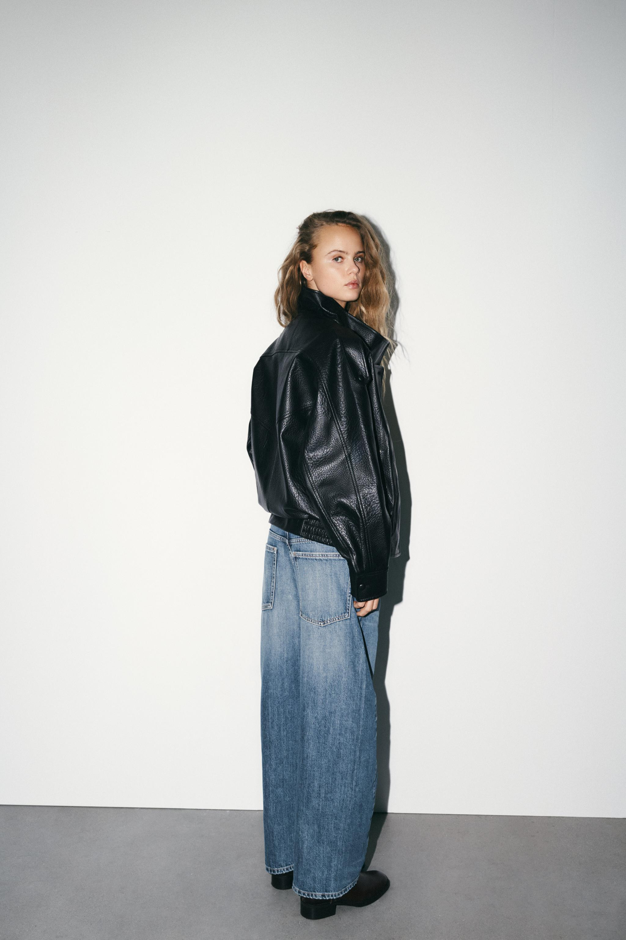 TRF MID-RISE BAGGY BARREL JEANS | Zara US