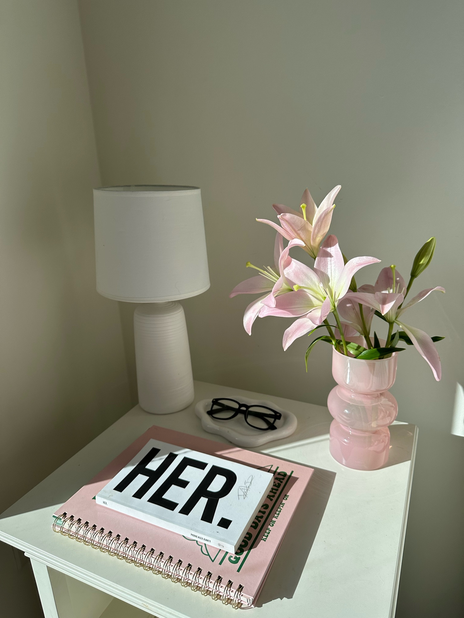 Bedside table decor 🤍🎀🌷

#LTKhome #LTKU
