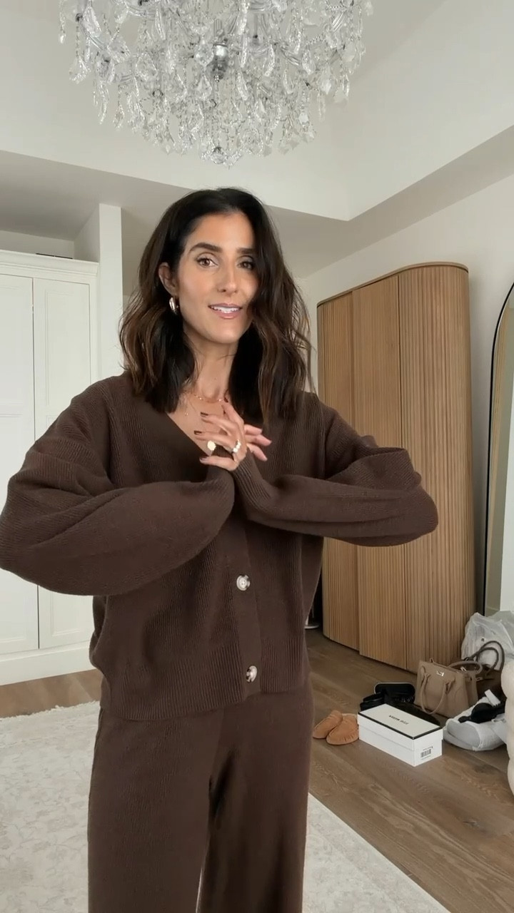 This matching set from target is so cozy and of course I had to pick it up in grey as well. I’m just shy of 5-7” wearing the size small top and XS bottoms #stylinbyaylin #aylin #target #matchingset 

#LTKootd #LTKgrwm #LTKFindsUnder50