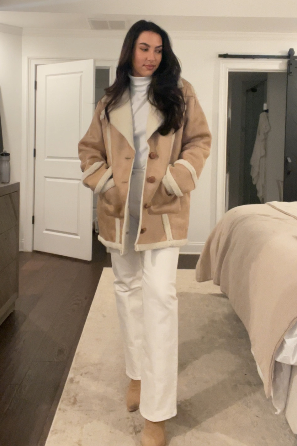 Date night outfit white jeans suede coat all cream outfit  

#LTKStyleTip