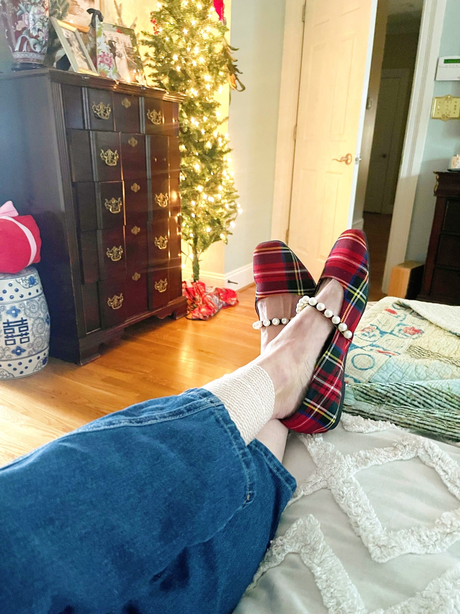 Tartan Pearl Flats – Cozy Christmas Style at Home 🎄❤️

Kicking back in the cutest Merry & Chic tartan flats with pearl straps — truly the most festive little touch to any holiday outfit! 🎁✨ They’re comfy, classy, and instantly make jeans + a cozy sweater feel Christmas-ready. I love wearing these around the house while decorating the tree (tree #1 of… many 😉).

If you’re leaning into cheerful plaid, classic Christmas colors, and cozy-at-home dressing, these flats are the perfect finishing touch. Linking my exact pair plus a few of the holiday pieces you can spot in my room — chinoiserie garden stools, decorative pillows, and trees that help bring all my traditional-meets-festive vibes together. 🎄💙

tartan flats, holiday outfit ideas, cozy Christmas style, Christmas decor, chinoiserie home style, giftable fashion, festive flats, classic holiday plaid, Christmas tree decor


#LTKHome #LTKHoliday #LTKselfcare