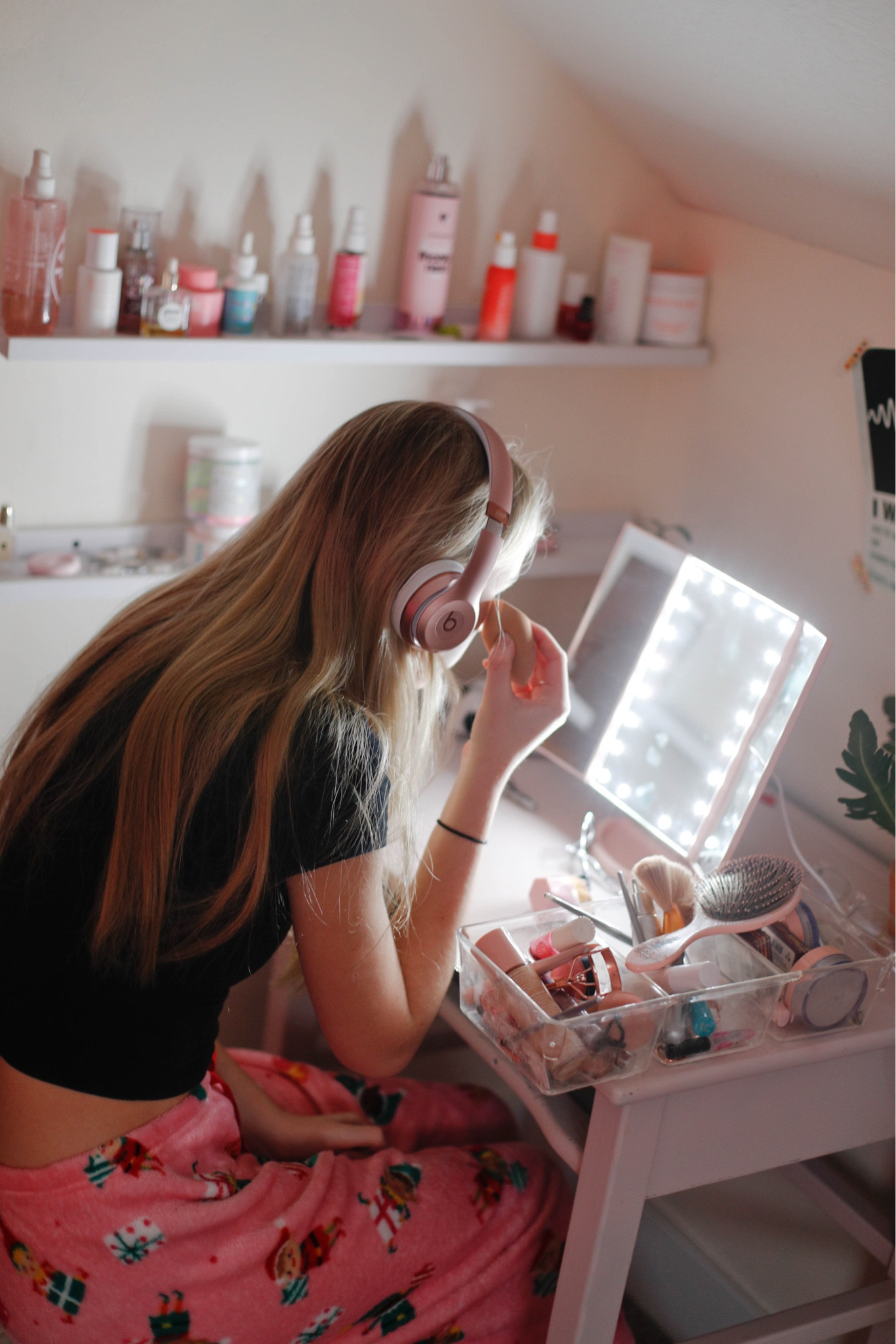 Lainey is by far my easiest person to shop for. She’s passionate about a lot of things, loves music and has great style—which is why she recognized the @beatsbydre headphones box I was intending to give her and gasped. The girl knows all the hip Gen Z gift guide suggestions, and this one was a home run. They combine youthful style with best in class tech for everything our teens and tweens love—music, relaxing, studying, working out and on-the-go listening entertainment. 