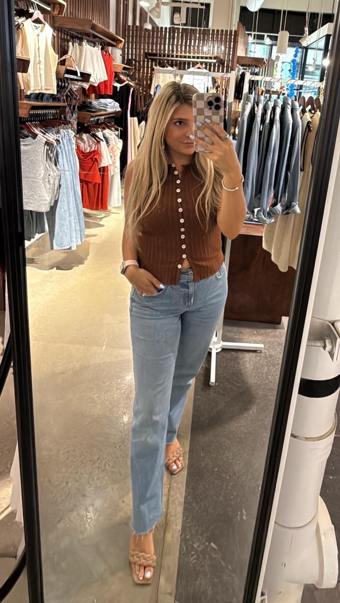 Fall Fashion
South moon under
Free people Tilly vest
Denim Abercrombie and Fitch
Agolde 