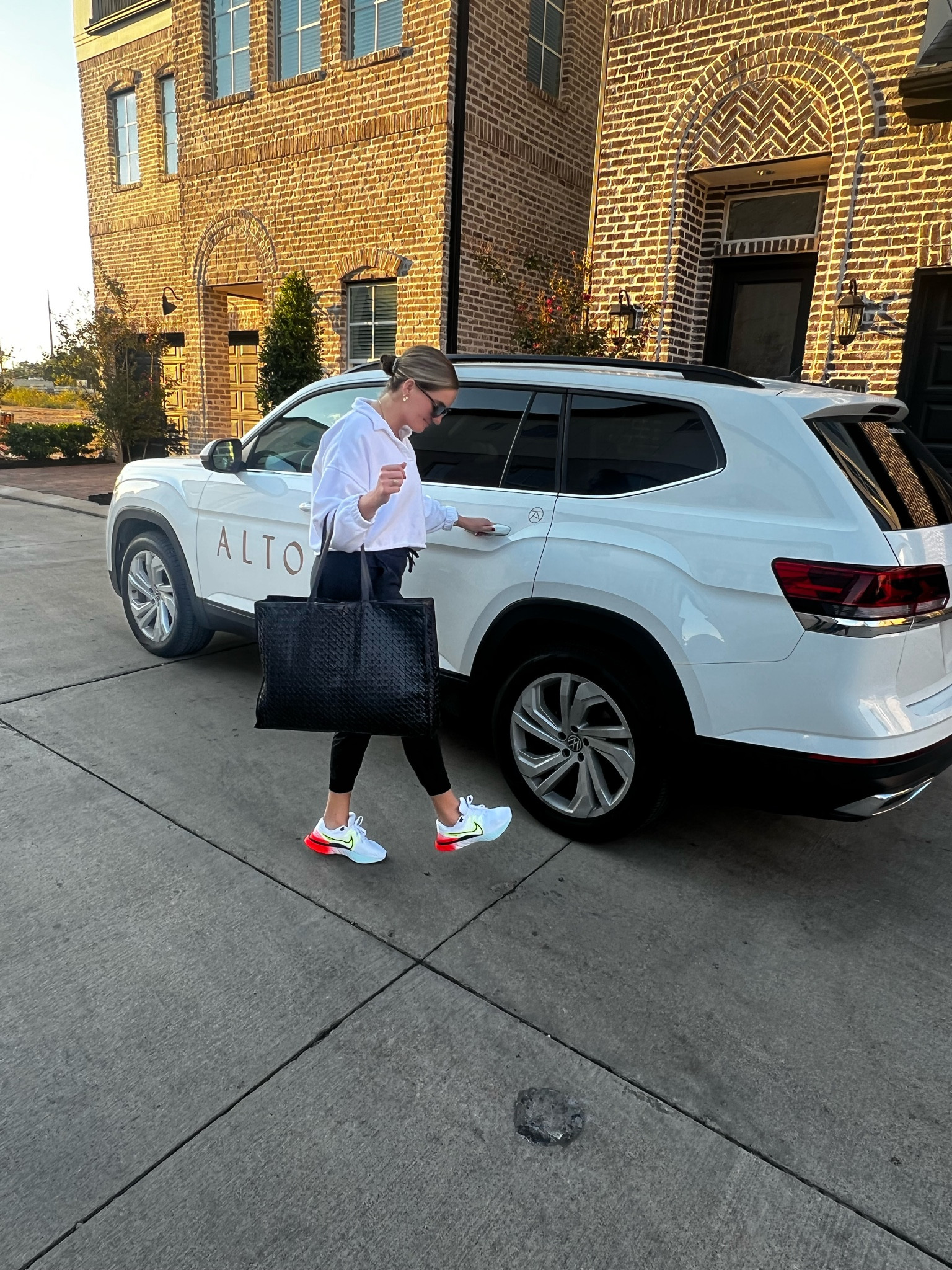 Two new favorite purchases in one pic! Great big leather tote to throw allllllll the things in and my fave running shoes in a new color way. 



#LTKworkwear #LTKtravel #LTKshoecrush