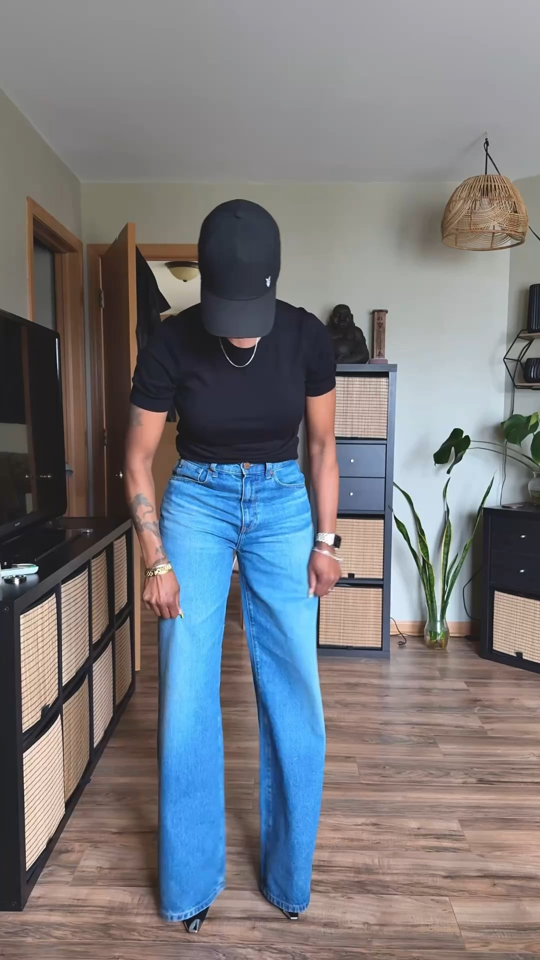 Full reel on IG
My measurements… 
5’6, 140lbs, 36/29/40
I’m wearing an XS in the top and 27 in the jeans. 
My necklace stack you can find the 🔗 in my IG bio! With discount code! 

#styling #datenightstyle #denim

#LTKgrwm #LTKootd