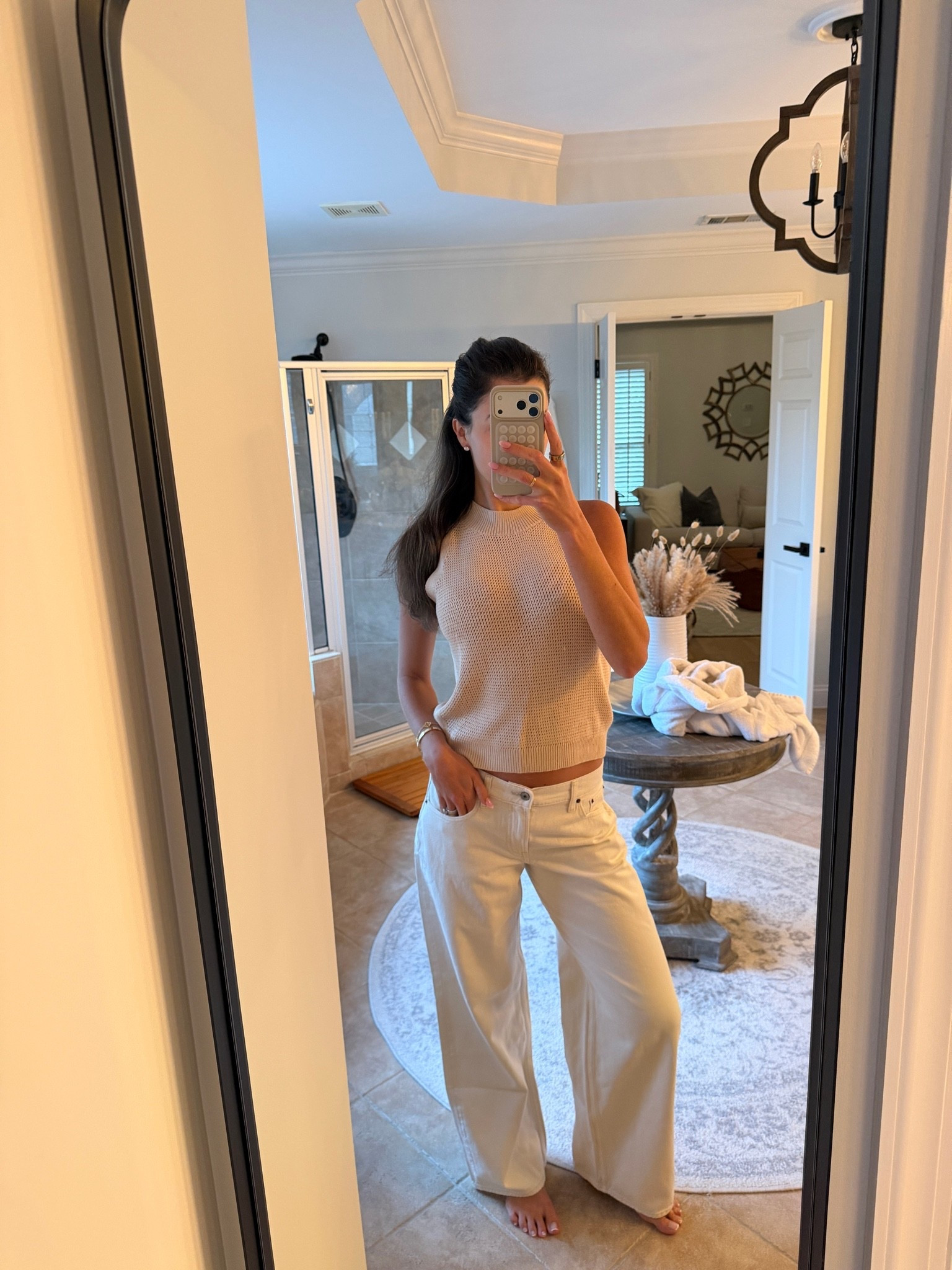 OOTD! Size medium top and size 28 long in the jeans (had to size up 2 sizes with my growing 🤰🏻)
