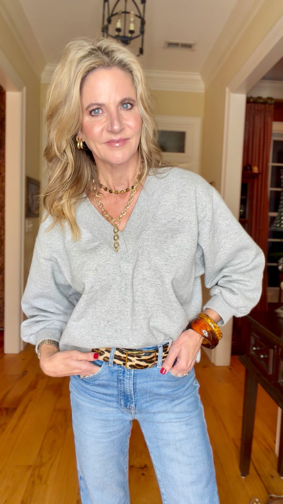 I can’t link this exact sweatshirt, but I’m linking a very similar one!
I’m in a 25 in the jeans, XS in the belt, and shoes are TTS (I wear a 9).

#LTKStyleTip #LTKOver40 #LTKSeasonal