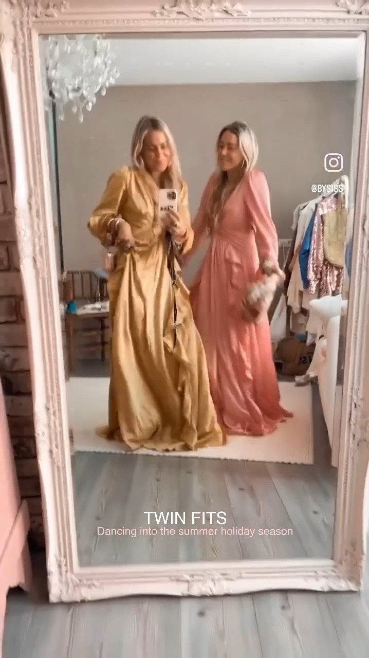 Twin fits 🌸🌸 these Ruffle pretty maxi dresses.. found some different colors and fabrics. This is the cutest summer dresses fit girls!! 💕💕 we wear her a size bigger. when you need a wedding guest dress she is so pretty and so suitable or you can wear her to a garden party or on your next summer trip 💕💕
.
Wedding guest dress, ruffle feminine dress, boohoo, summer dress, pastel dress 