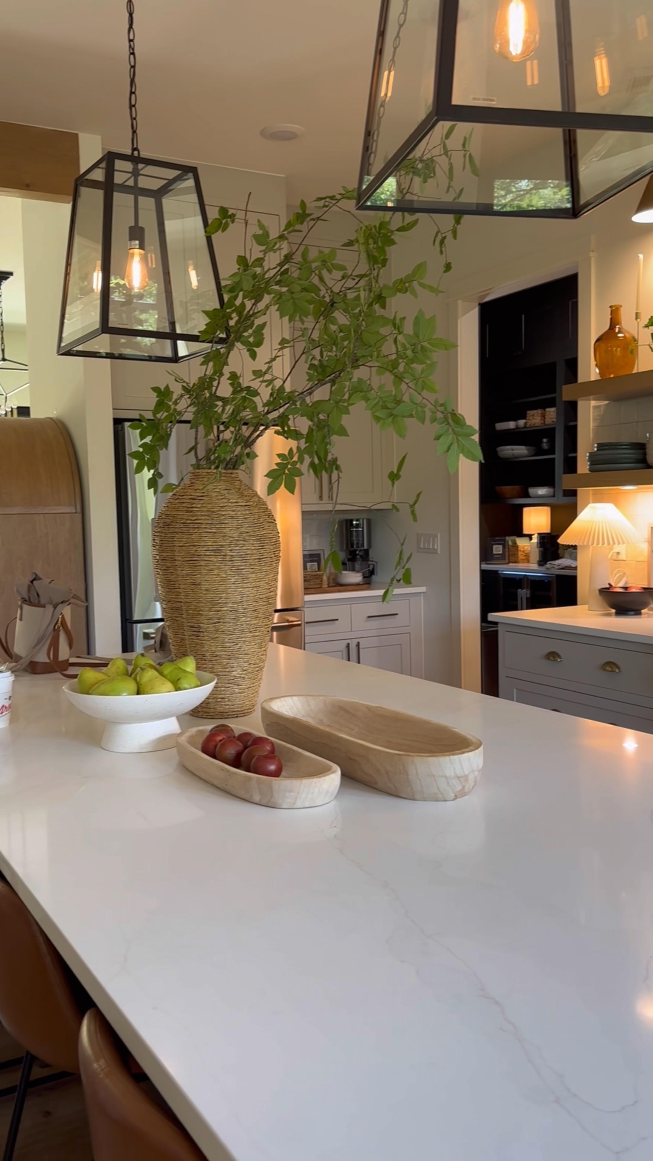 This stunning floor vase so many of you wanted the link for from the Walmart showcase house is live! 😍 it’s under $30! Run! 

#vase #seagrass #walmart #walmarthome #walmartshowcase #walmartfinds #homedecor #seagrass #vase 

#LTKHome #LTKFindsUnder50 #LTKSaleAlert