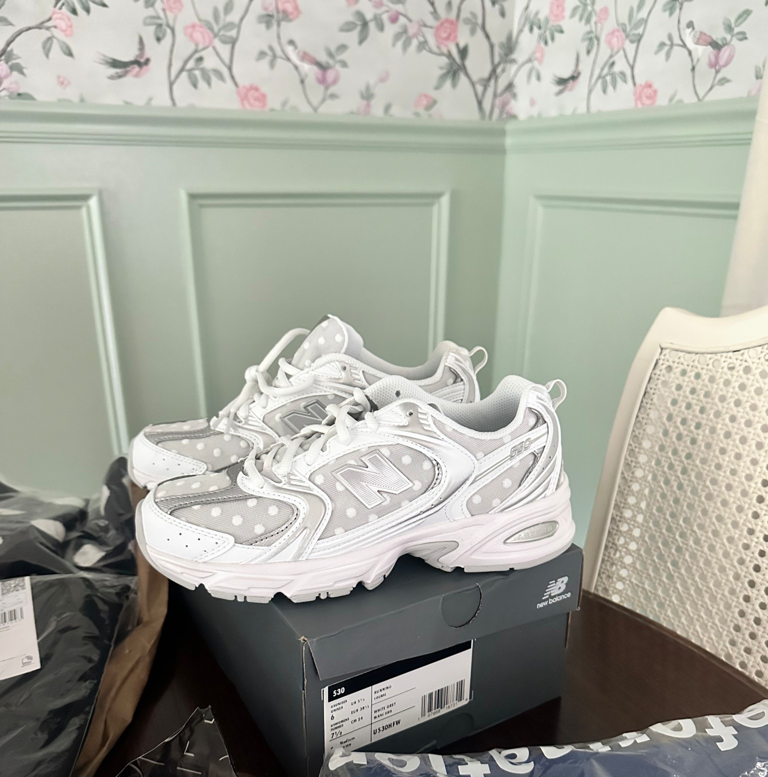 tennis shoes of my dreams 🤍 its always in the details 


#newbalance #polkadot #tennisshoe

#LTKStyleTip #LTKShoeCrush #LTKActive