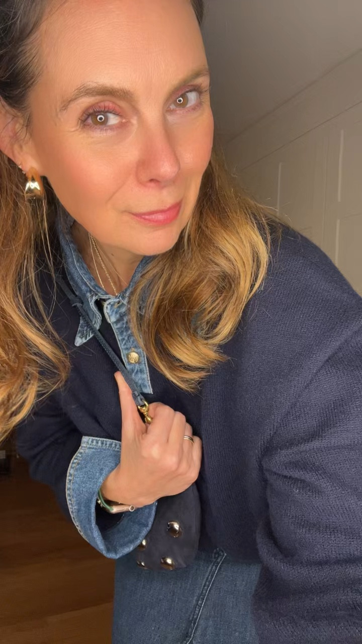 Navy > Black 

#LTKWatchNow #LTKStyleTip #LTKMidsize